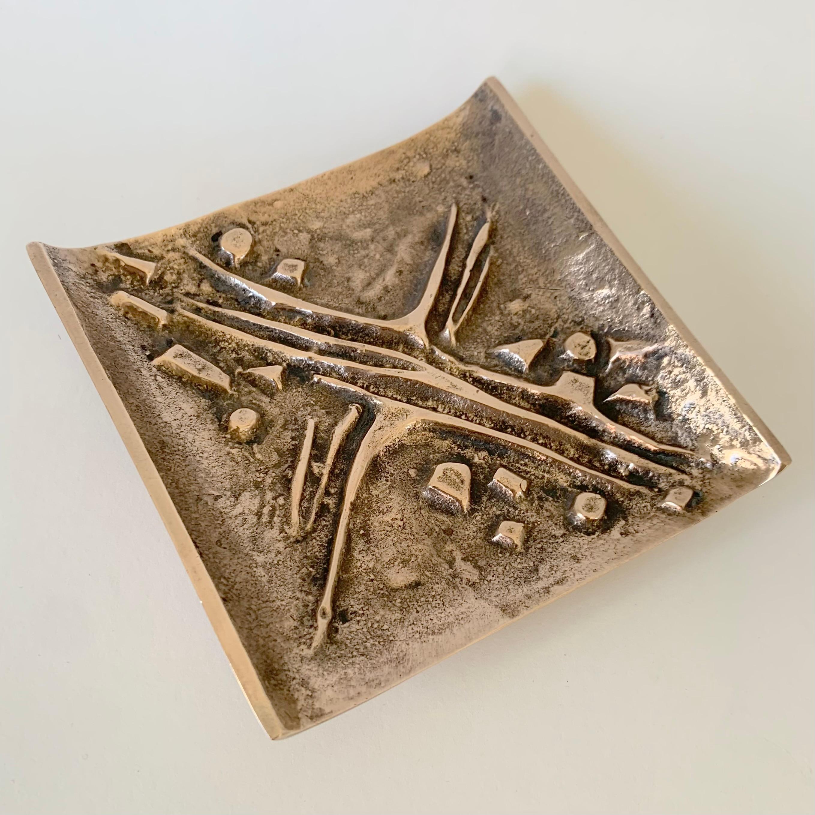 Gilt Bronze Decorative Vide-Poche, circa 1960, Italy. For Sale 6