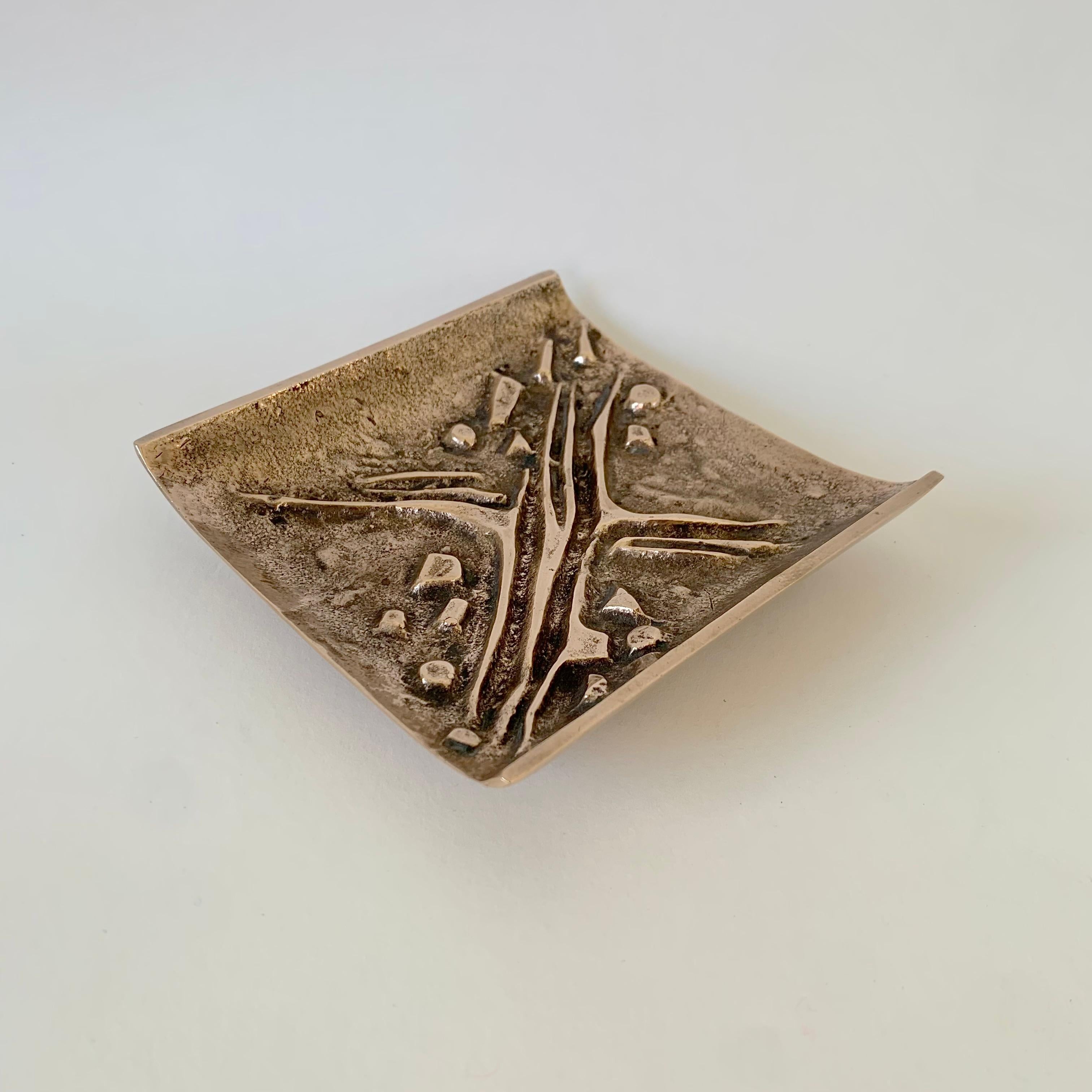 Gilt Bronze Decorative Vide-Poche, circa 1960, Italy. For Sale 7