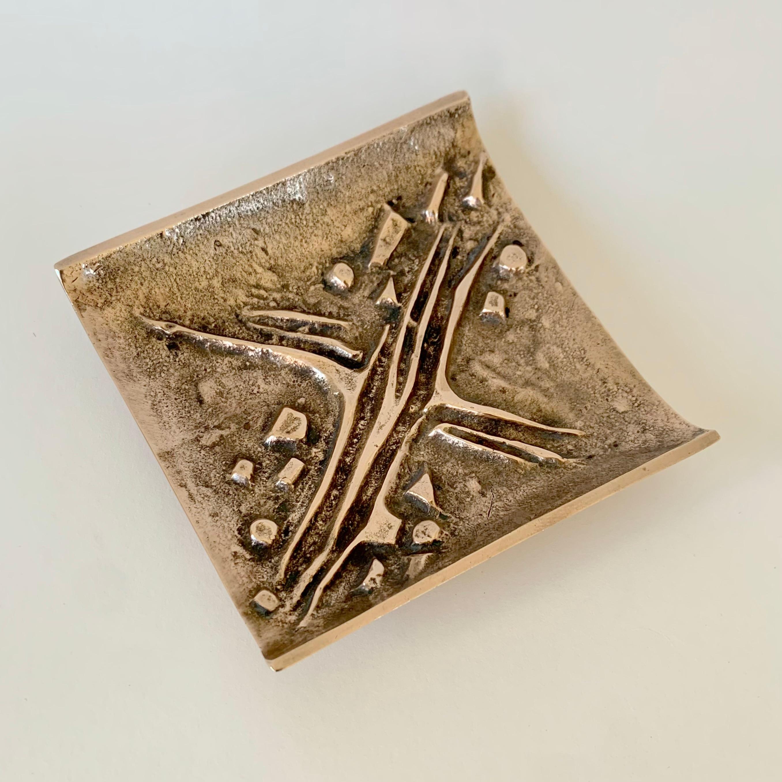 Italian Gilt Bronze Decorative Vide-Poche, circa 1960, Italy. For Sale