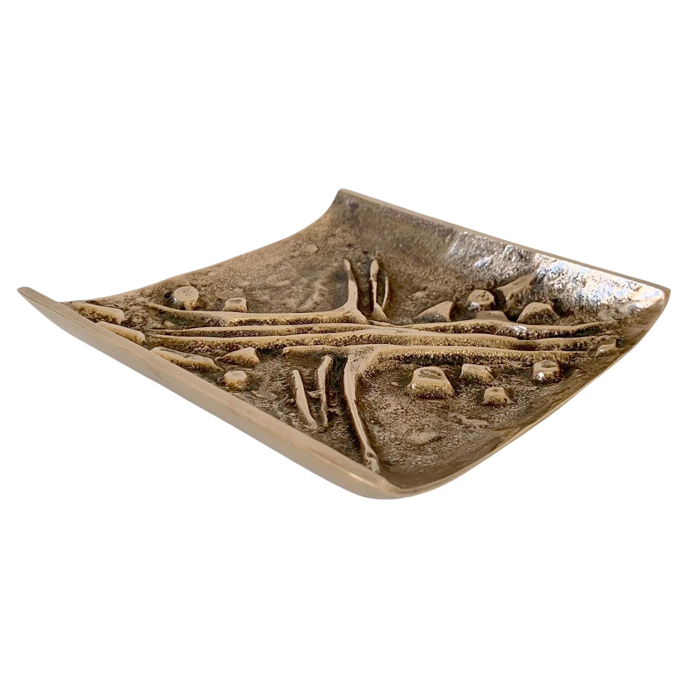 Gilt Bronze Decorative Vide-Poche, circa 1960, Italy. For Sale