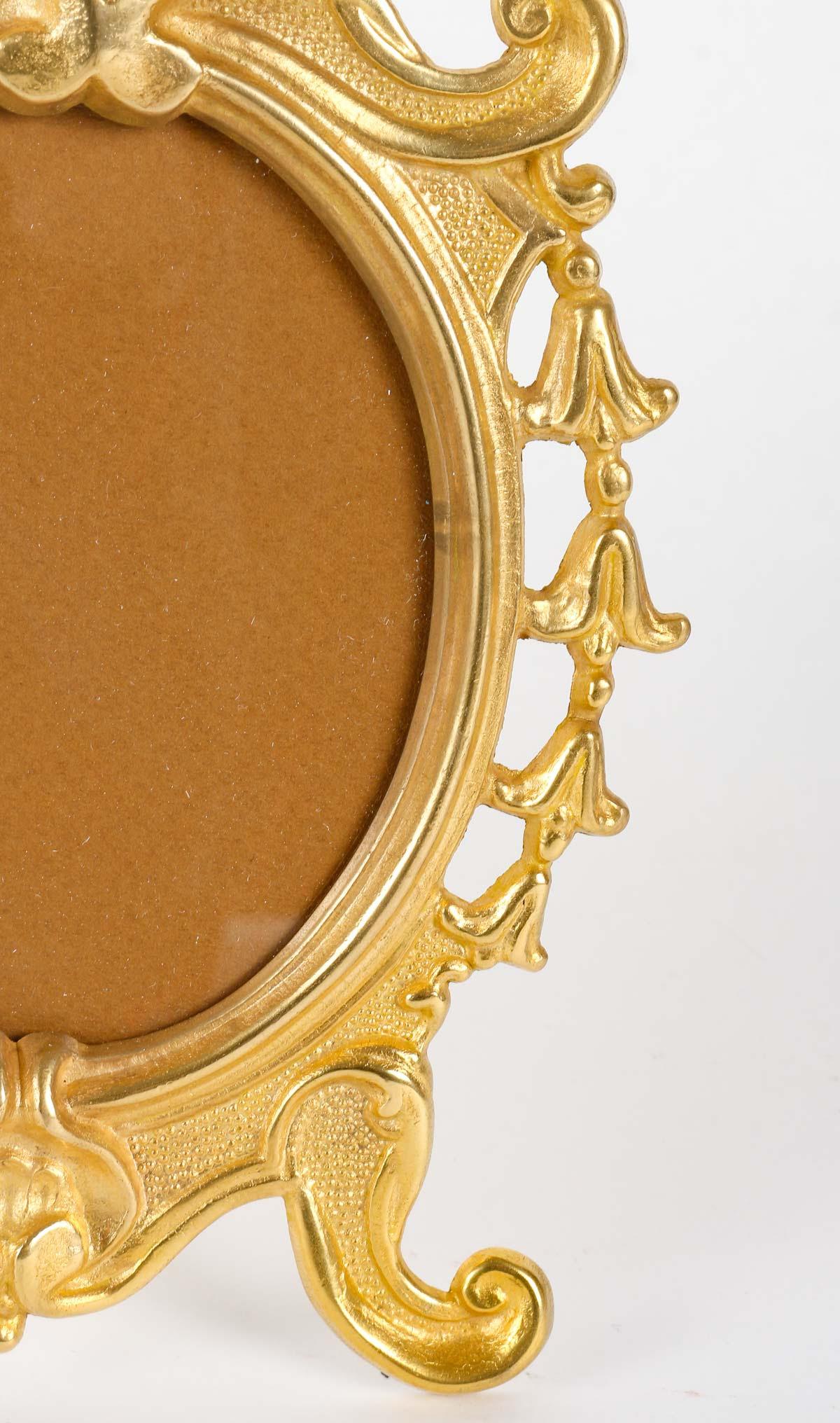 Doppelfotorahmen aus vergoldeter Bronze, Napoleon III.-Periode. (Französisch) im Angebot