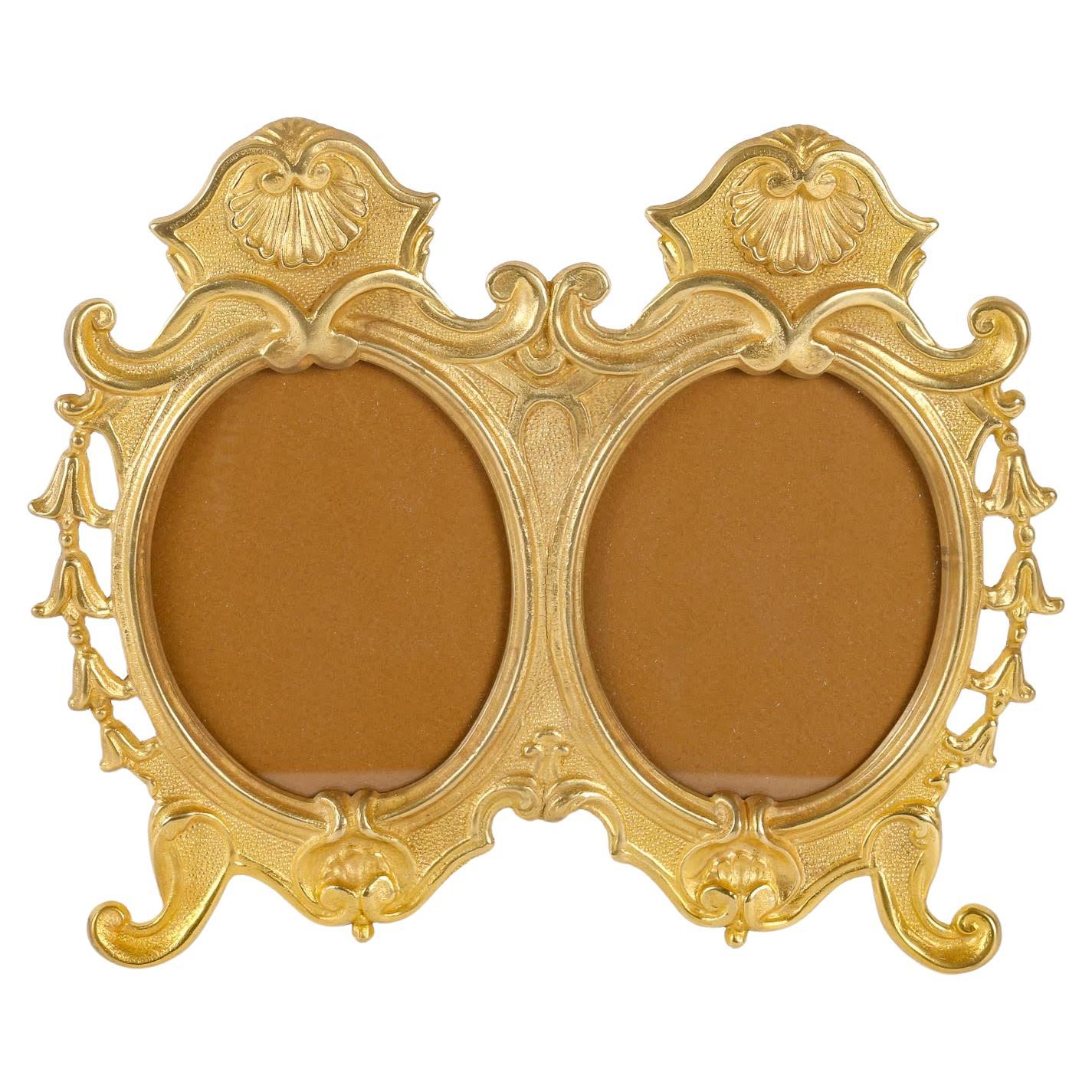 Doppelfotorahmen aus vergoldeter Bronze, Napoleon III.-Periode. im Angebot