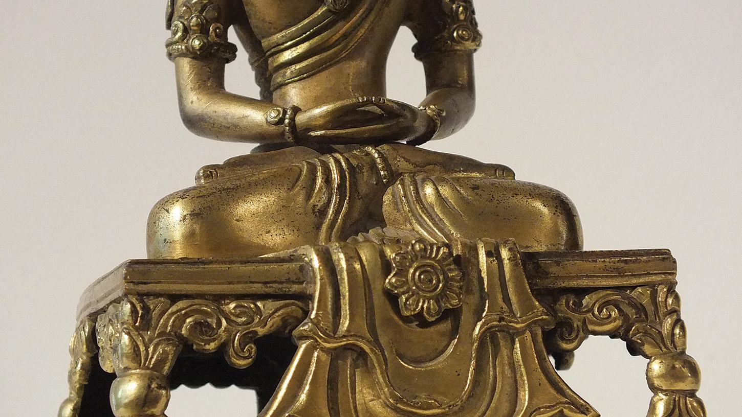 Gilt-Bronze Figure of Amitayus Qianlong Period For Sale 5