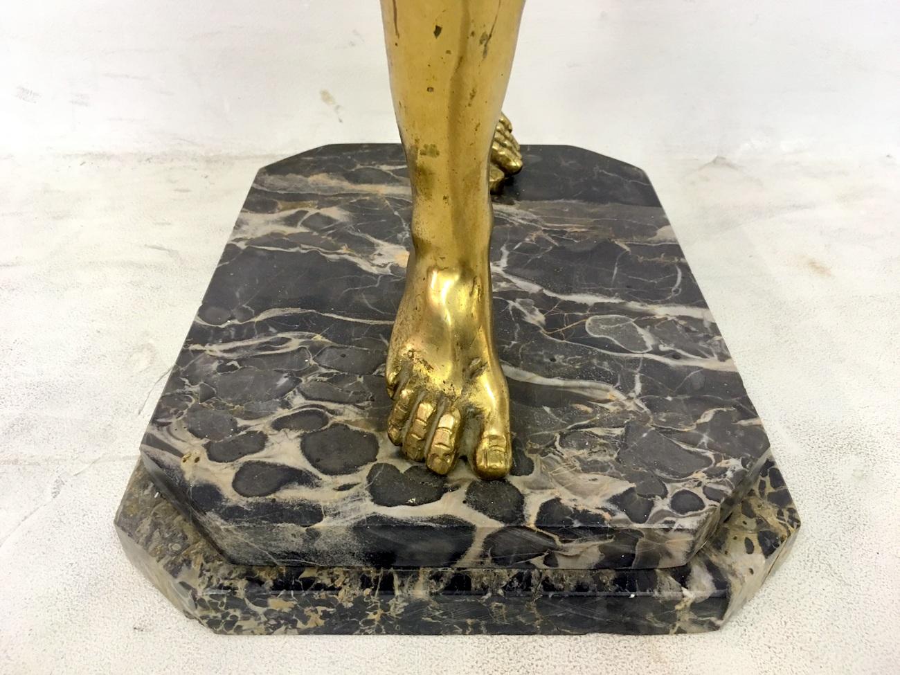 Figura de bronce dorado del Fauno bailarín de Pompeya
Base de mármol
Después de la antigüedad 
Napolitano
Principios del siglo XX.