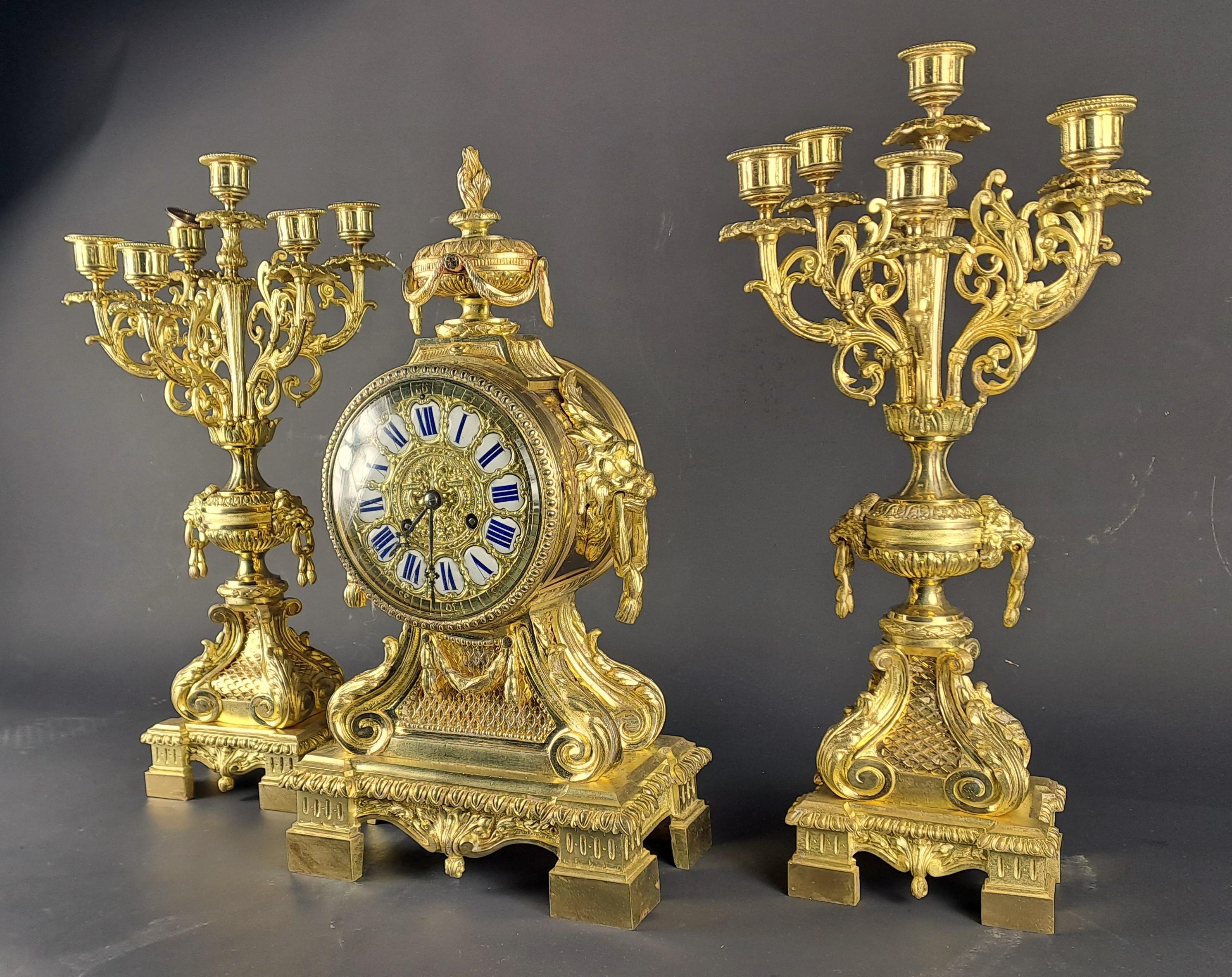 Embellecedor de chimenea de bronce dorado firmado G. Philippe Palais Royal en París Luis XIV en venta