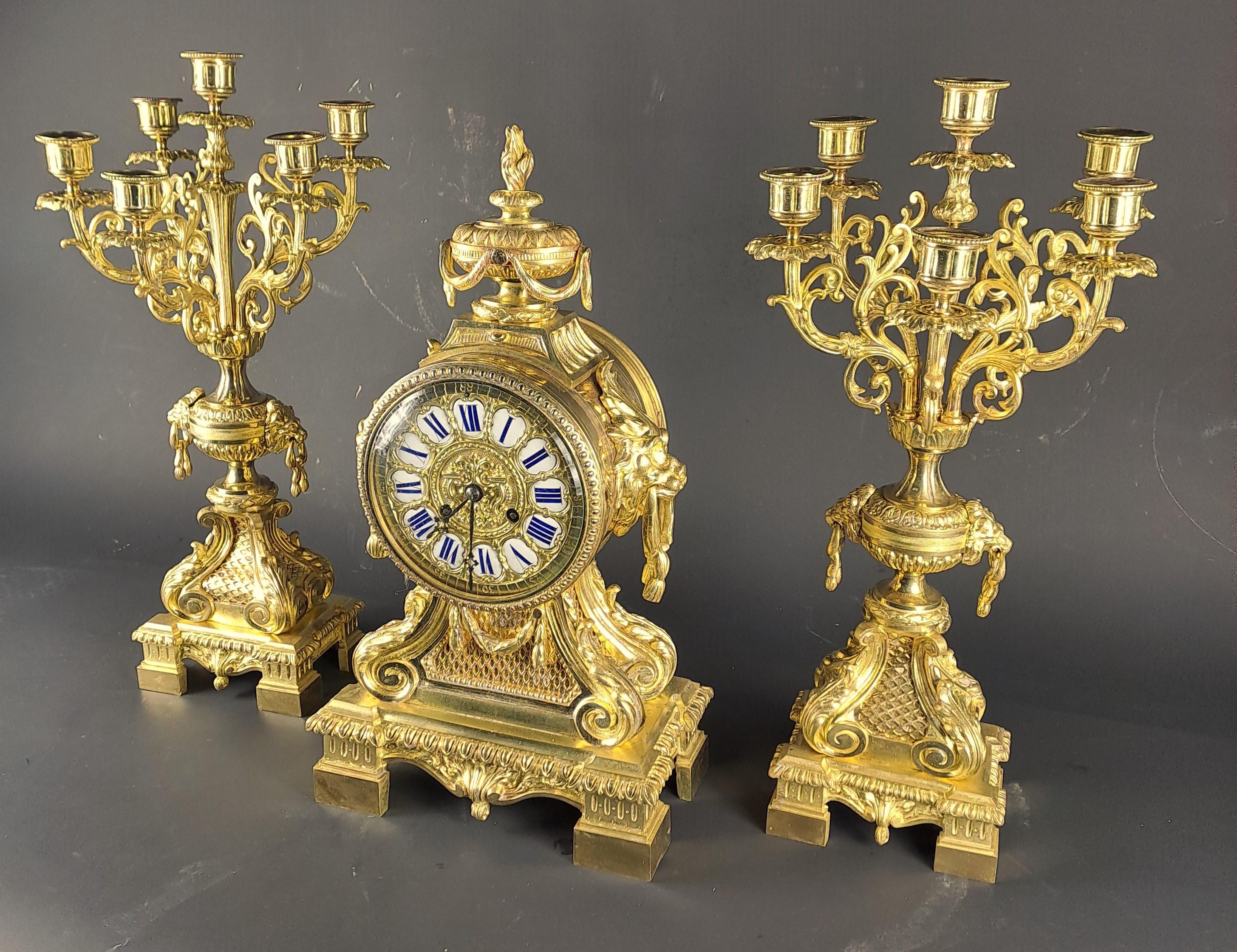 Embellecedor de chimenea de bronce dorado firmado G. Philippe Palais Royal en París siglo XIX en venta