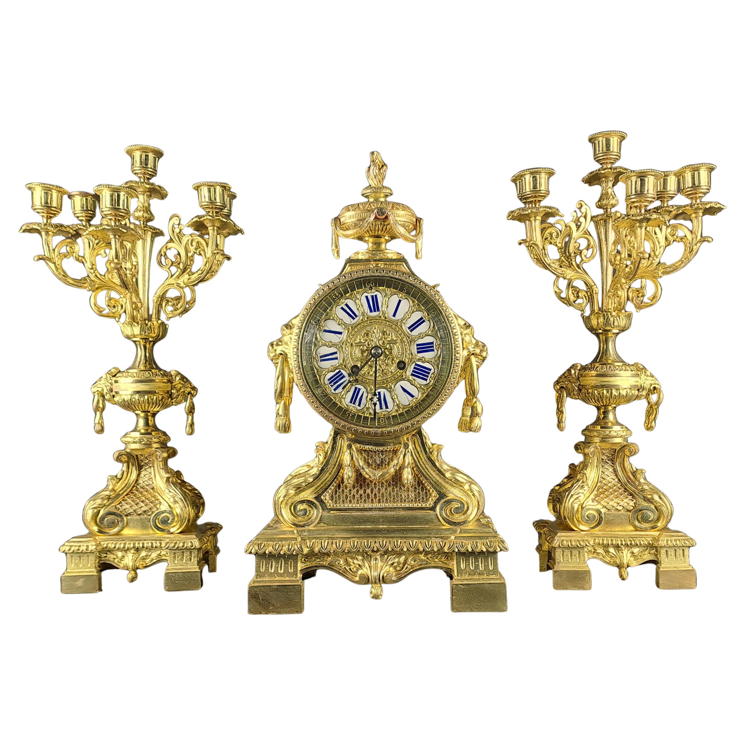 Embellecedor de chimenea de bronce dorado firmado G. Philippe Palais Royal en París en venta