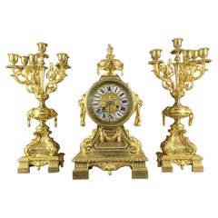 Garniture de cheminée en bronze doré signée G.philippe Palais Royal à Paris