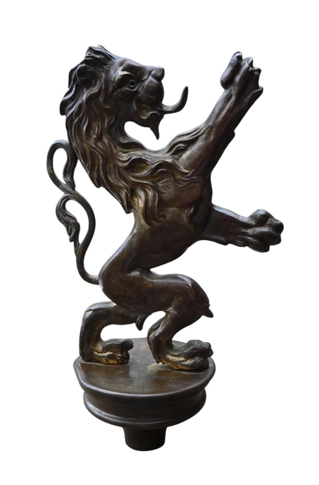 Gilt Bronze Flagpole – Belgian Rampant Lion, 19th Century For Sale 1