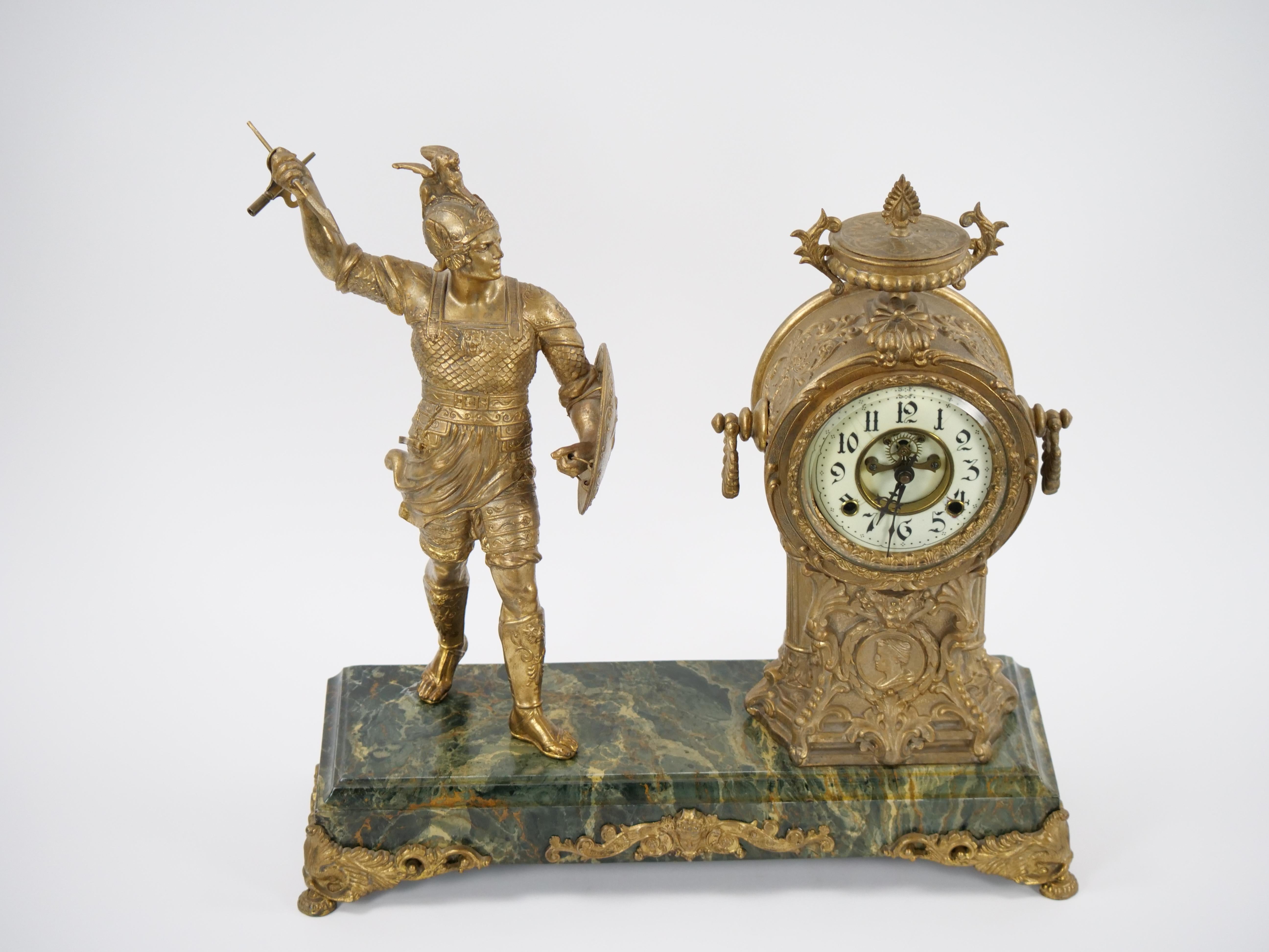  Pendule de cheminée en bronze doré sur pied en marbre représentant un guerrier de Carthage en vente 2