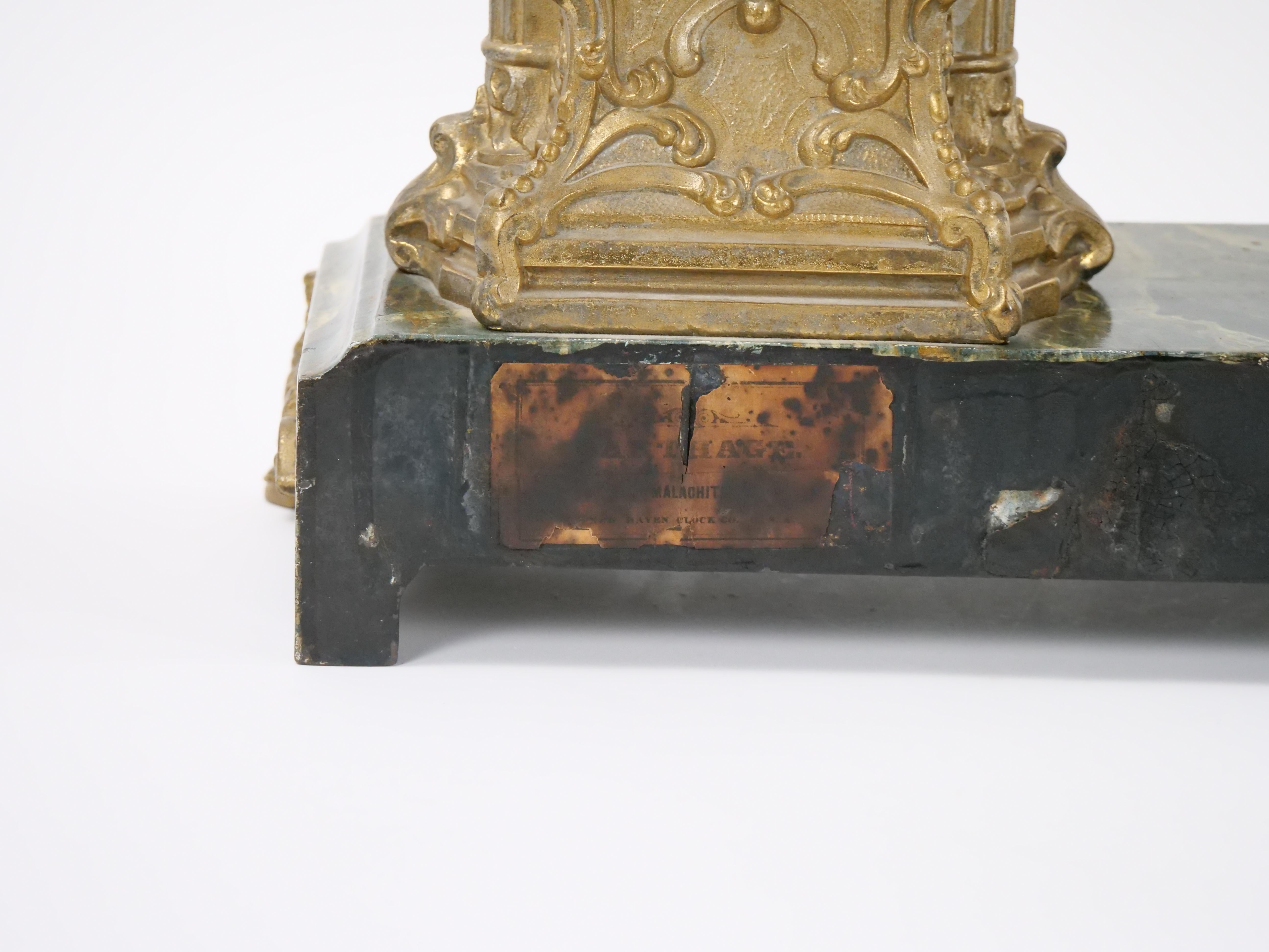  Pendule de cheminée en bronze doré sur pied en marbre représentant un guerrier de Carthage en vente 4