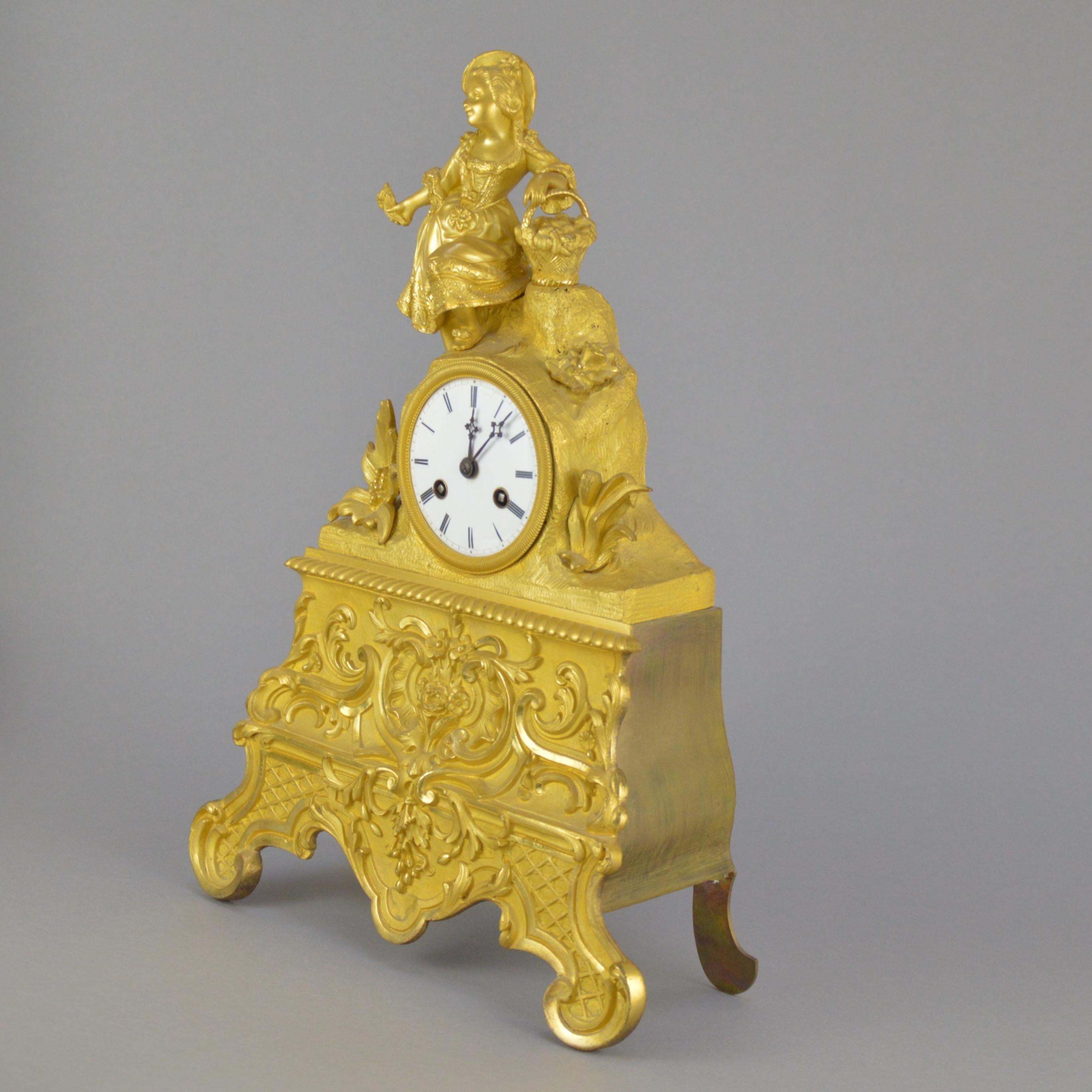 Gilt Bronze 19th century Mazntel Clock Representing a Girl with a Flower Basket In Good Condition For Sale In Brussels, BE