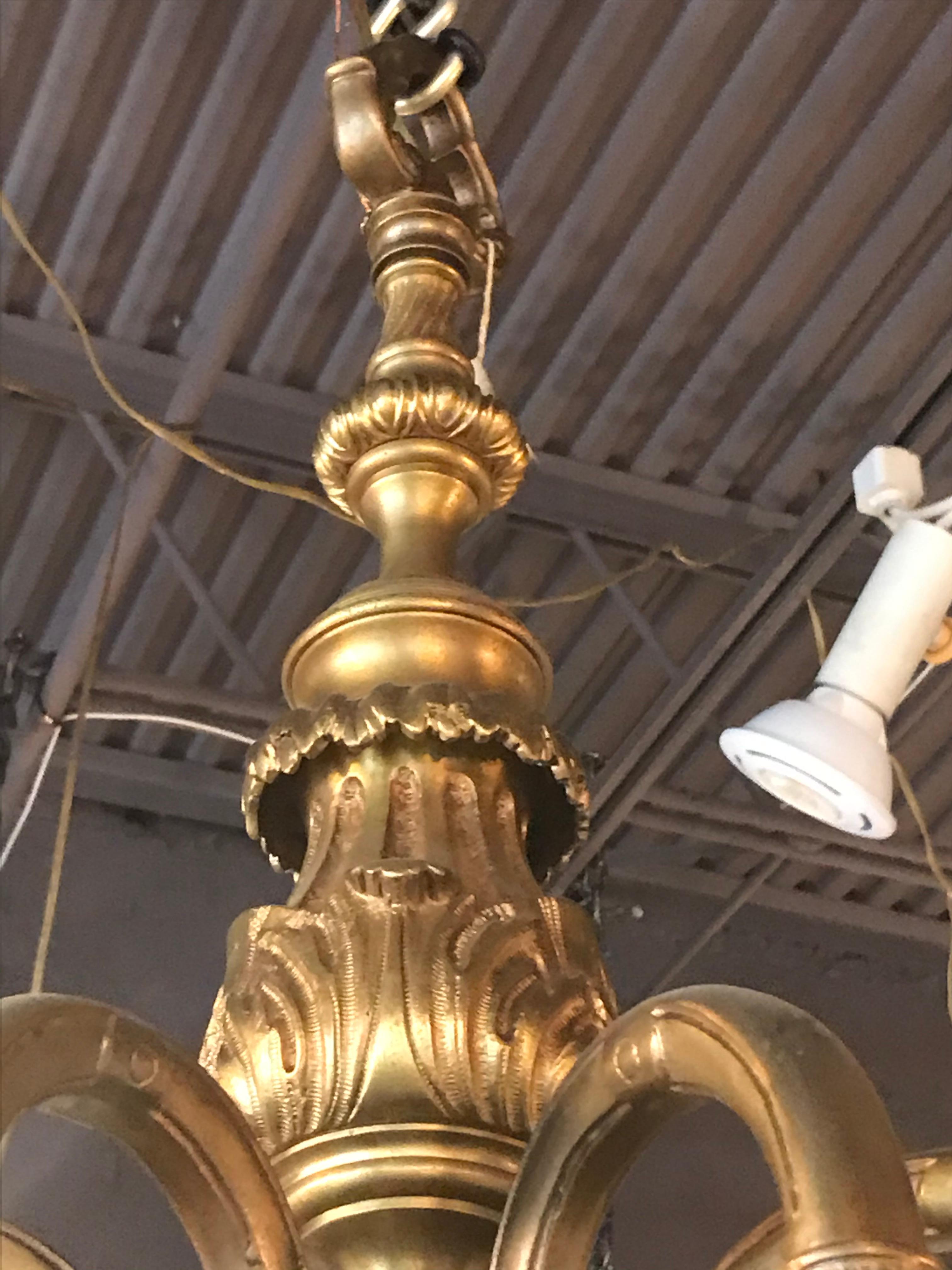 A fine gilt bronze French chandelier. 8-light. Very good detail and craftsmanship, France, circa 1930
Dimensions: 26 inches long x 29 inches diameter
CW2082.