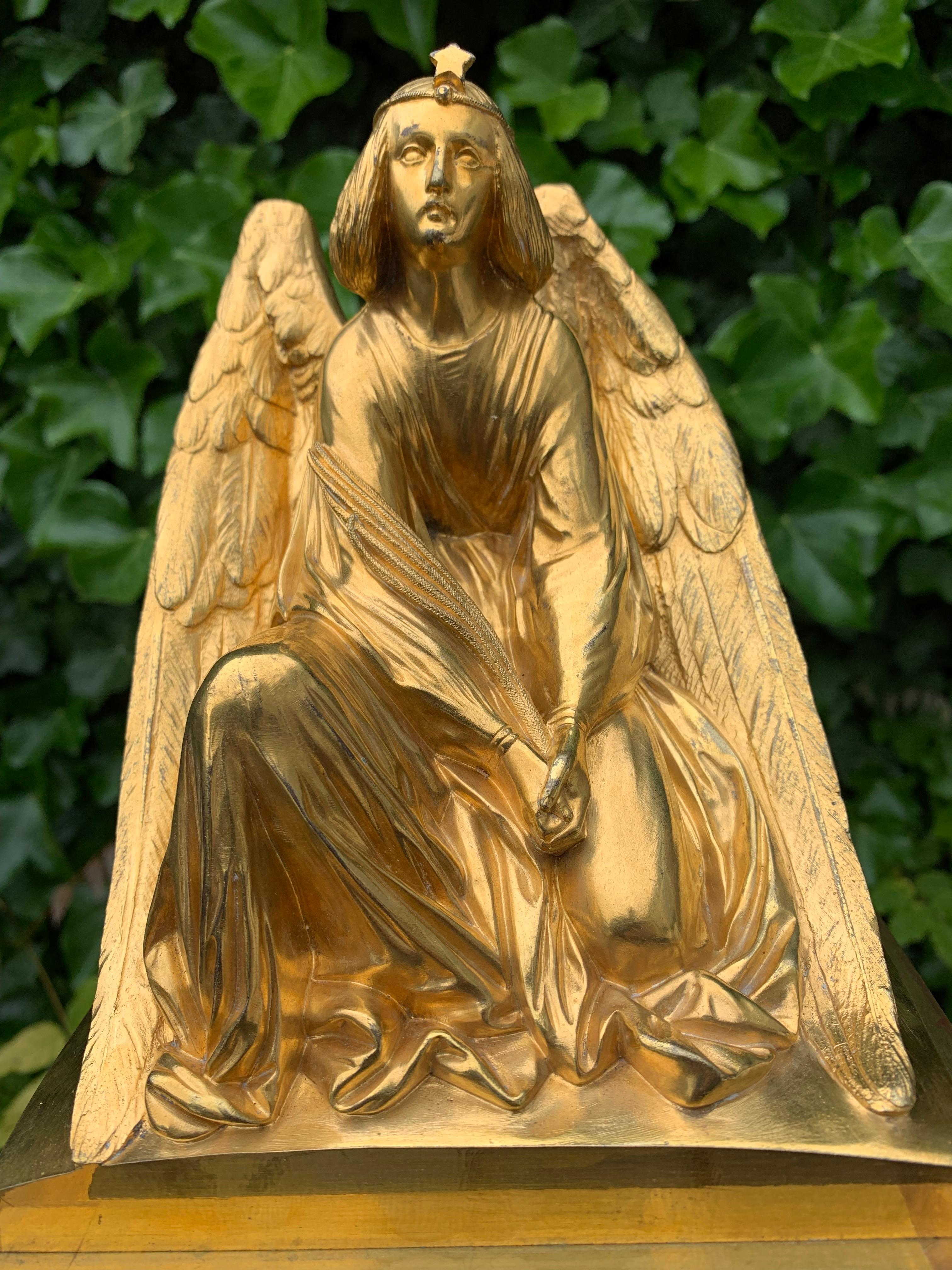 Stunning Gilt Bronze Gothic Table Clock w Earth Angel Sculpture by Devaulx Paris In Good Condition For Sale In Lisse, NL