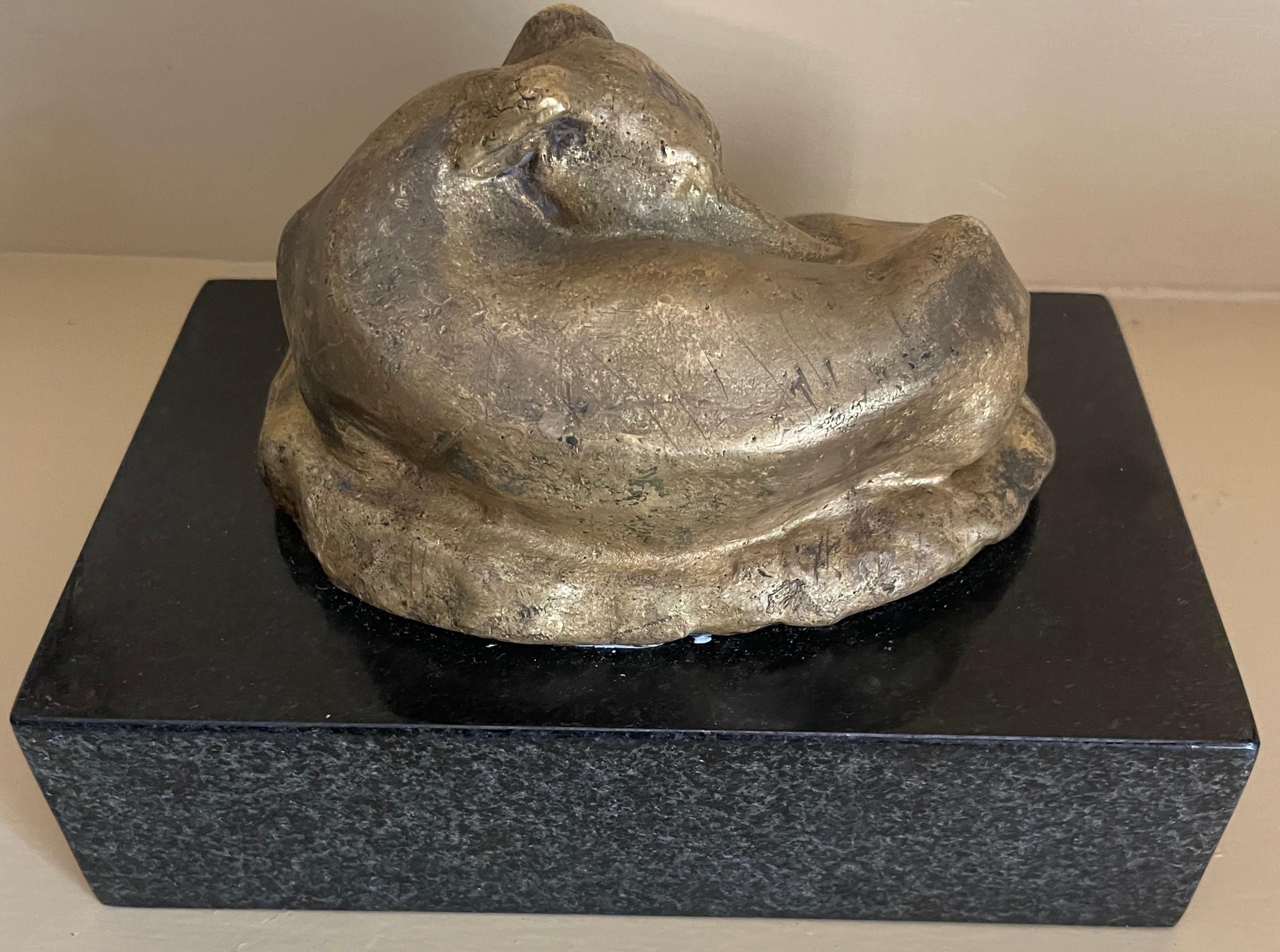 italien Sculpture de chien lévrier en bronze doré en vente