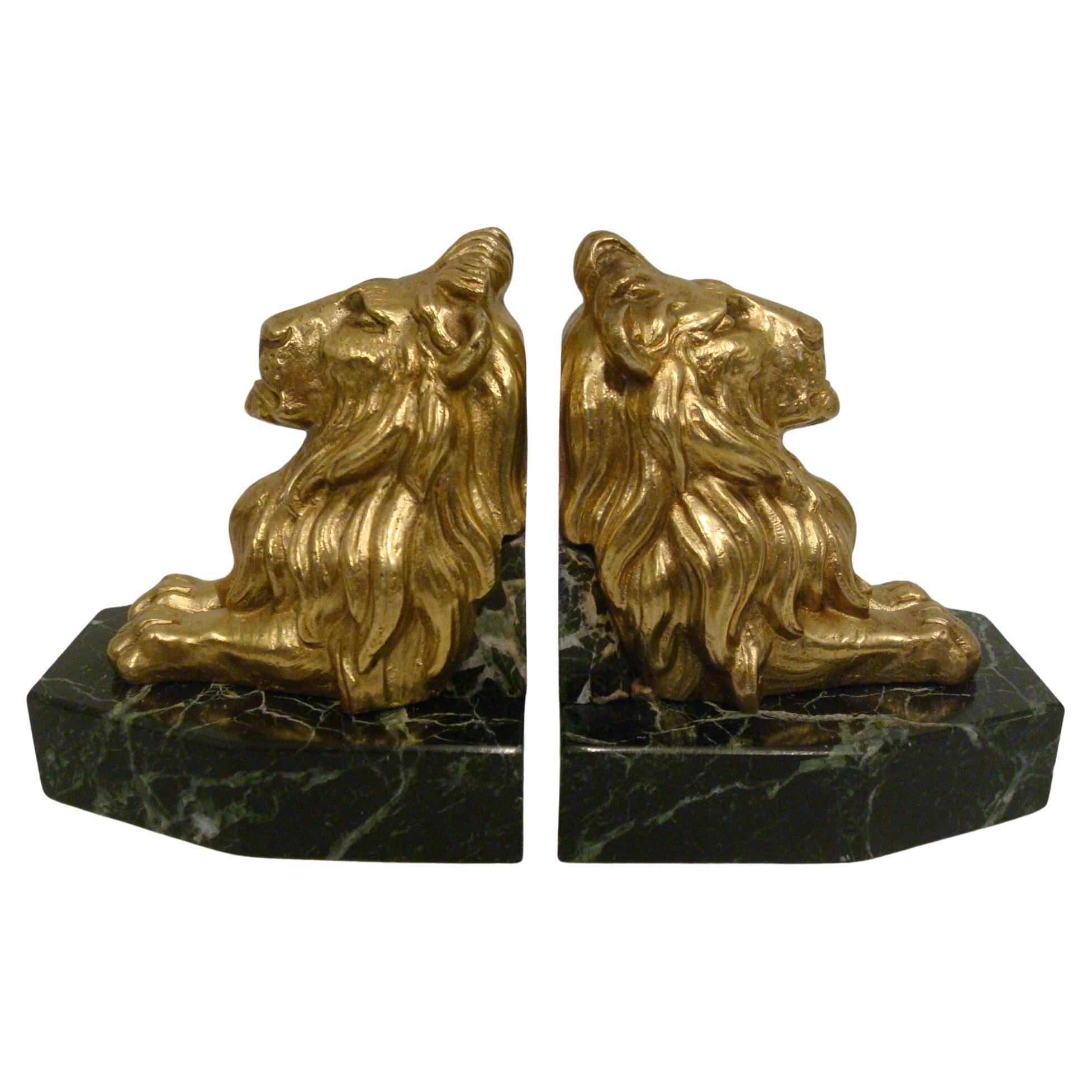 Vergoldete Bronze Guardian Lions Buchstützen. Signiert H. Payen, Frankreich 1920er Jahre