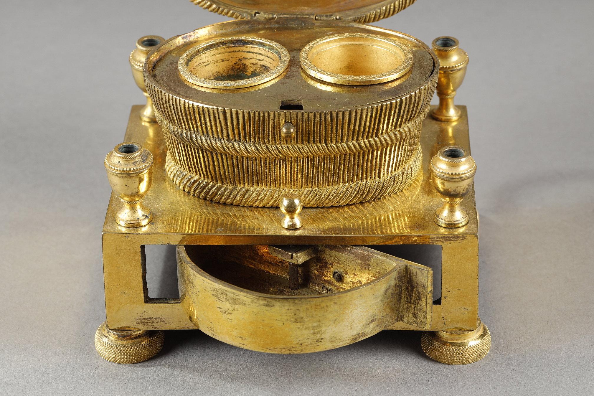 Gilt bronze inkwell forming a basket of grapes For Sale 5