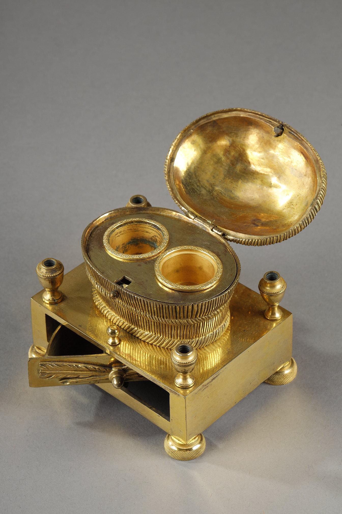 French Gilt bronze inkwell forming a basket of grapes For Sale