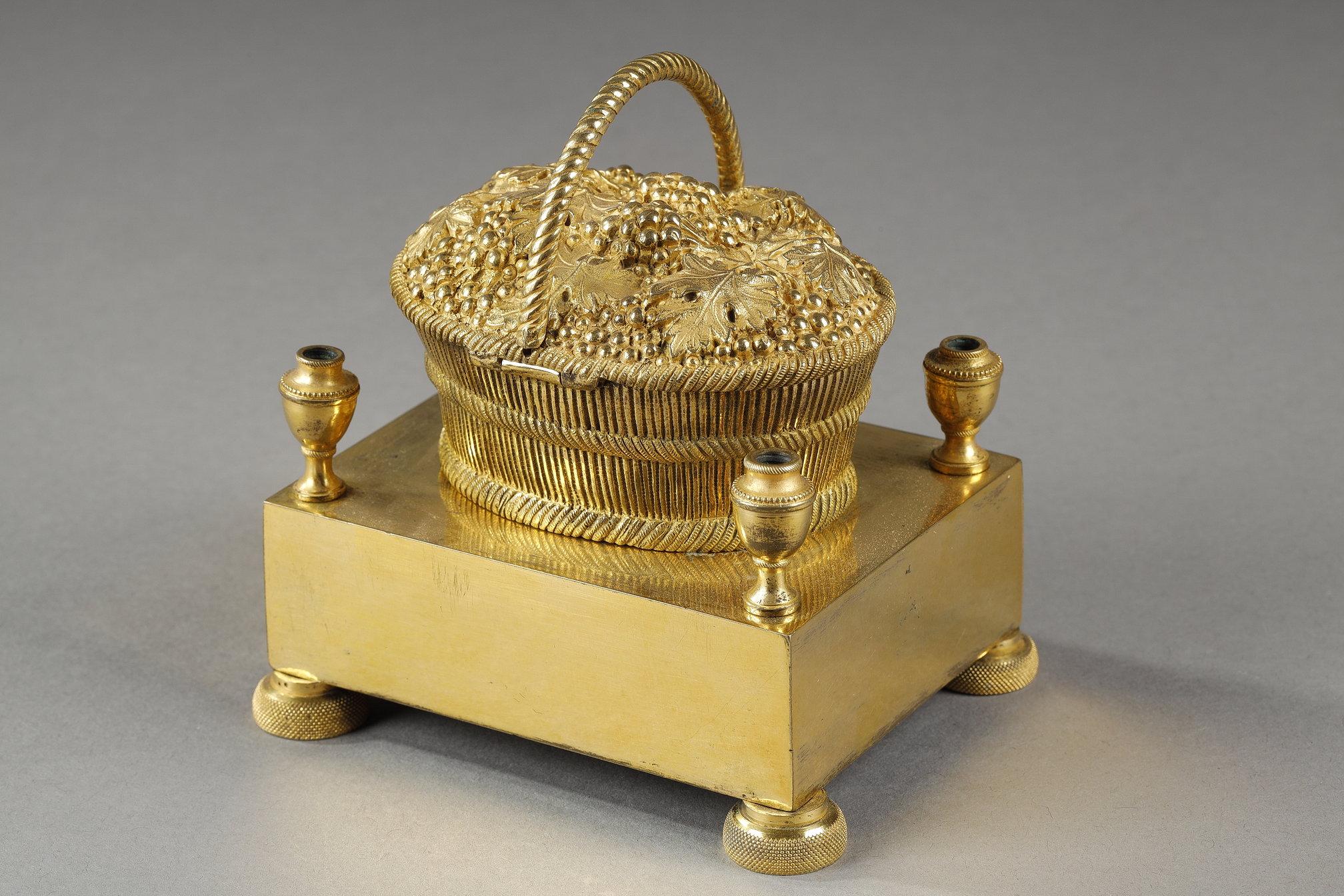 Bronze Gilt bronze inkwell forming a basket of grapes For Sale