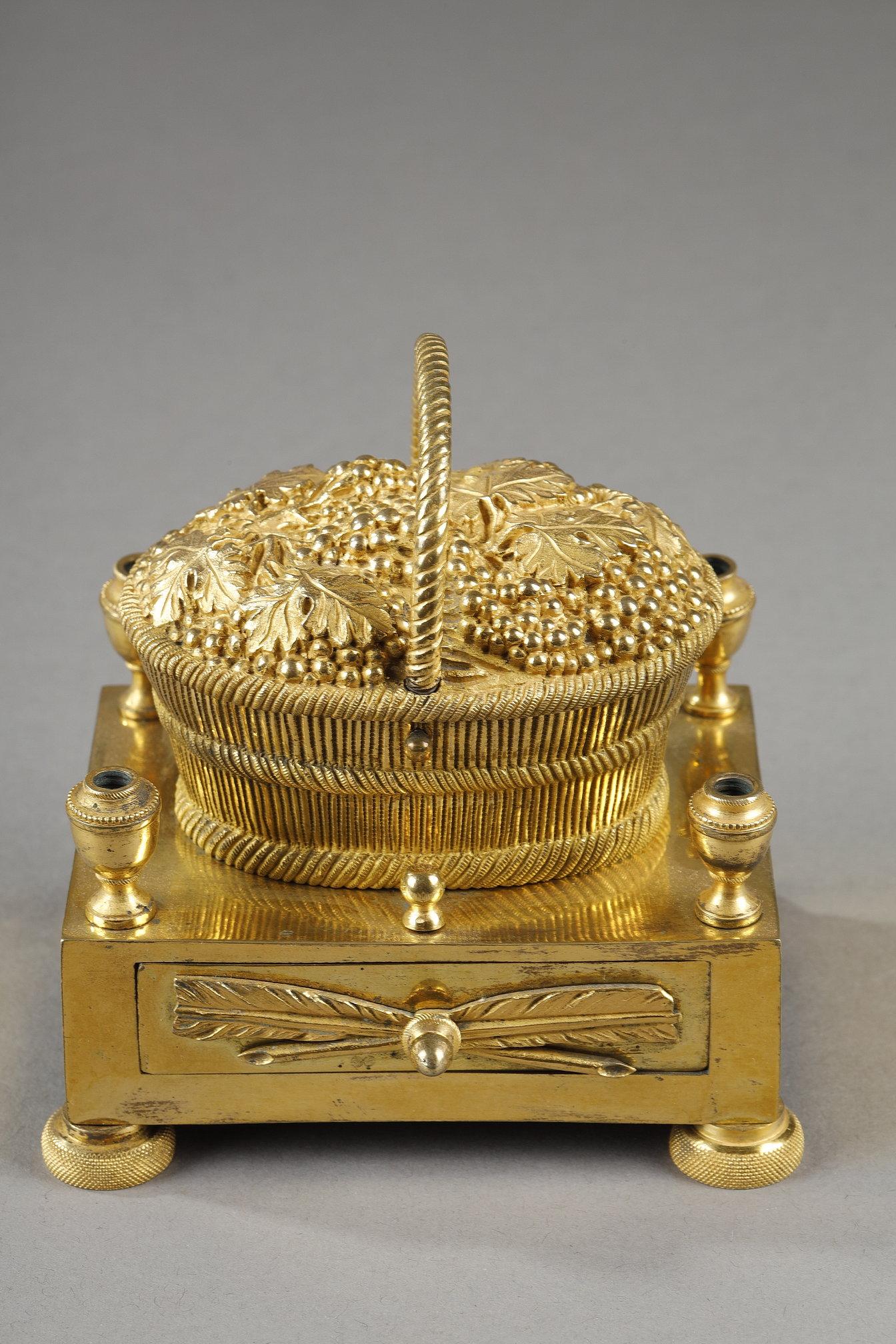 Gilt bronze inkwell forming a basket of grapes For Sale 2