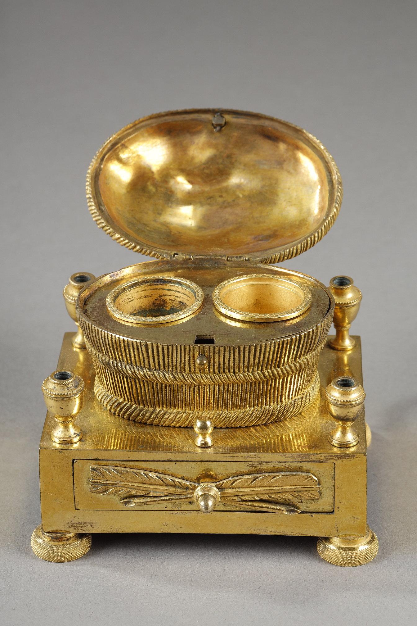 Gilt bronze inkwell forming a basket of grapes For Sale 3