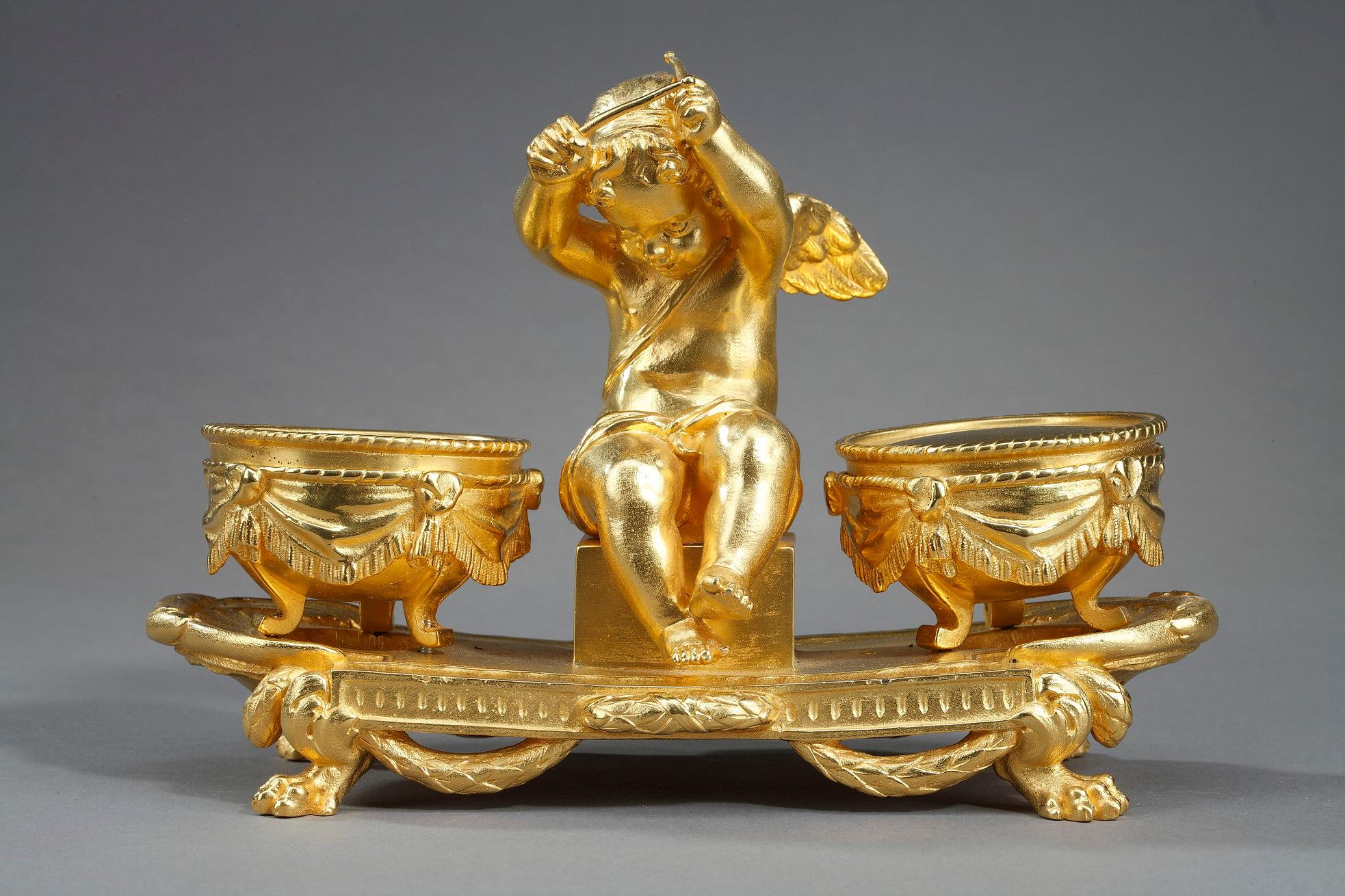 Français Encrier en bronze doré, « L'Amour timbalier », style Louis XVI en vente