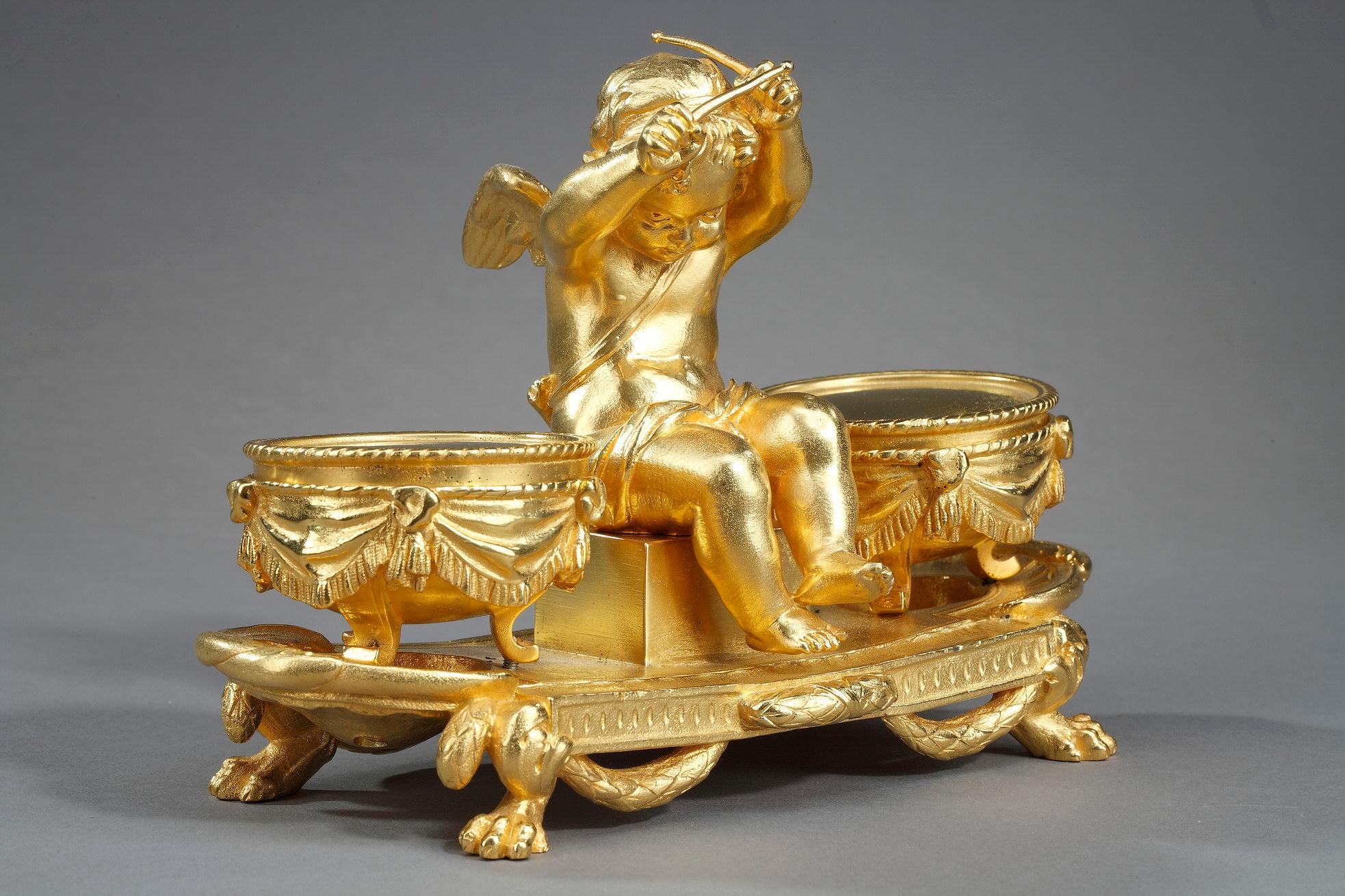 Doré Encrier en bronze doré, « L'Amour timbalier », style Louis XVI en vente