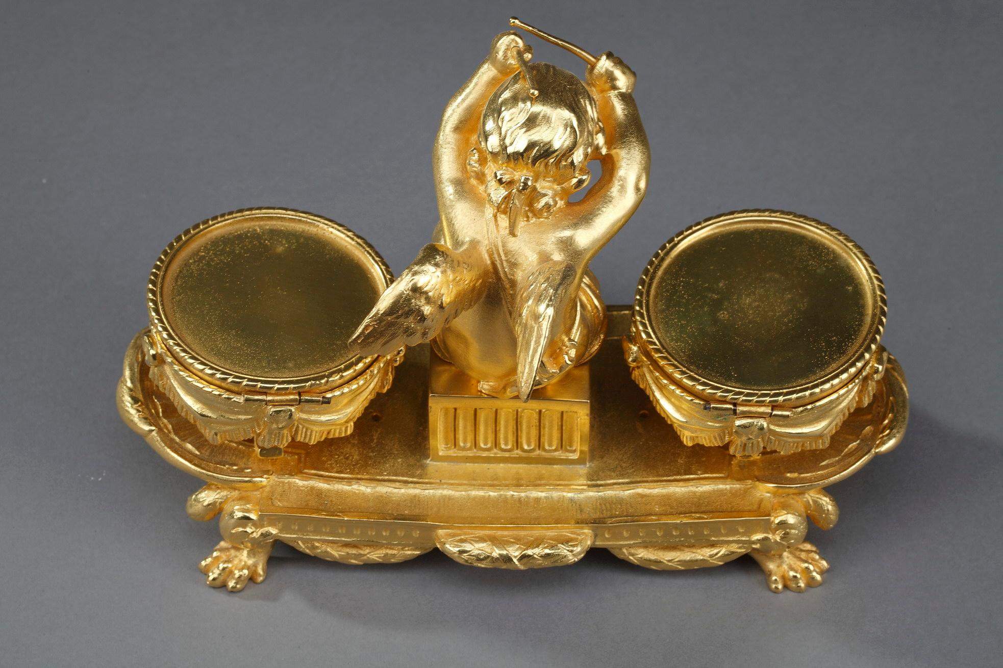Fin du XIXe siècle Encrier en bronze doré, « L'Amour timbalier », style Louis XVI en vente