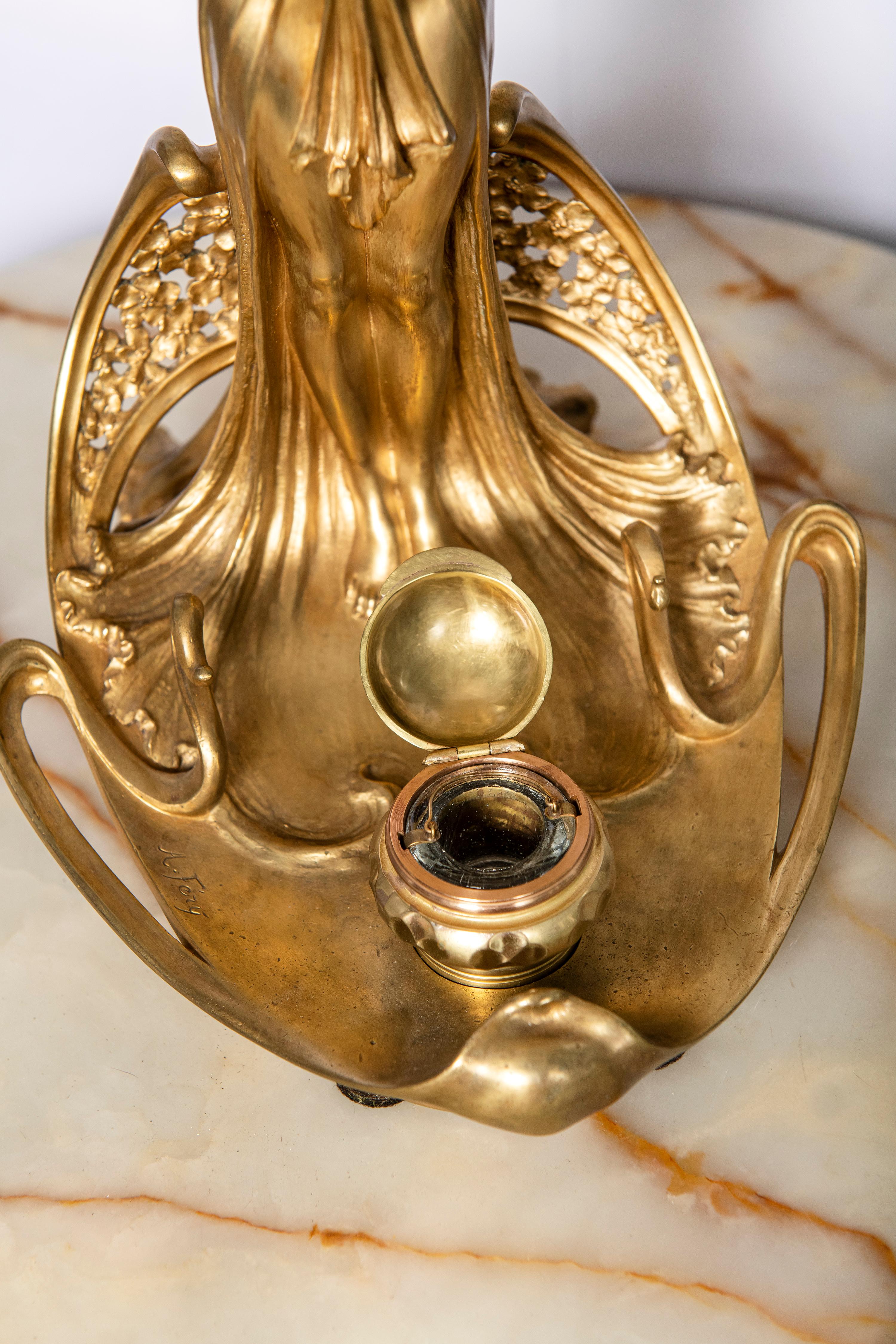 Art nouveau Lampe encrier en bronze doré signée A. Féry:: période Art Nouveau. France:: vers 1890 en vente