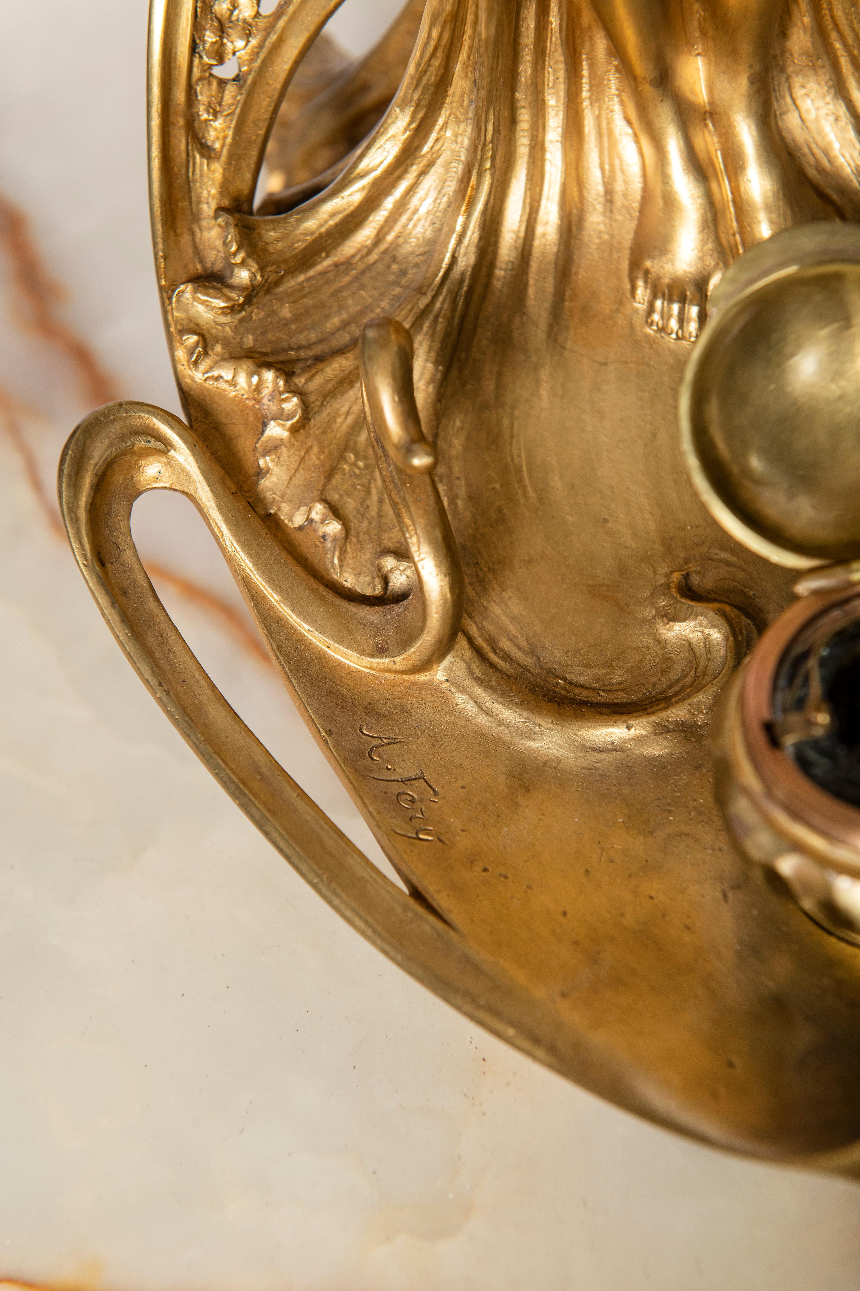 Français Lampe encrier en bronze doré signée A. Féry:: période Art Nouveau. France:: vers 1890 en vente