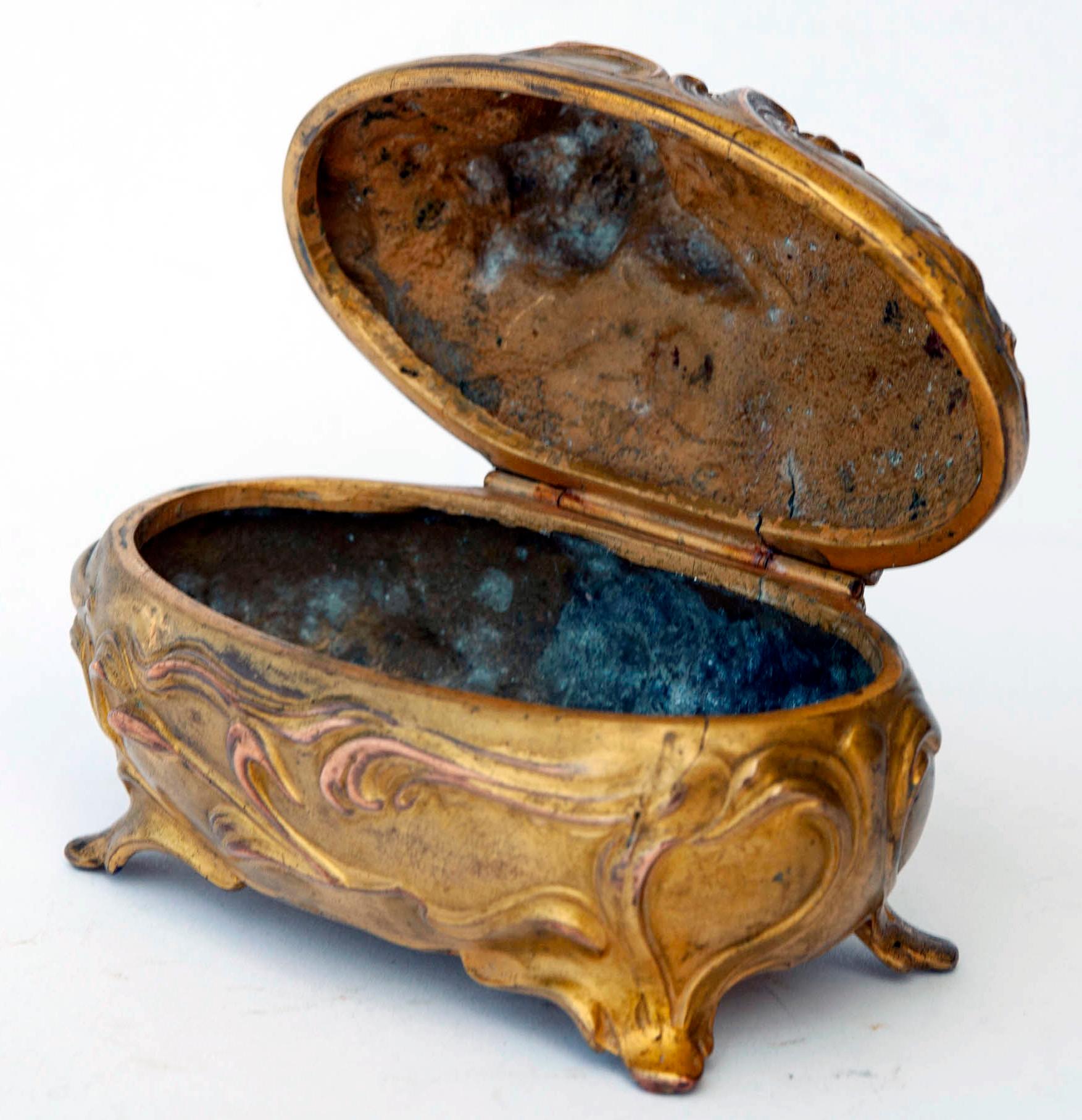 XIXe siècle Cache à bijoux en bronze doré en vente