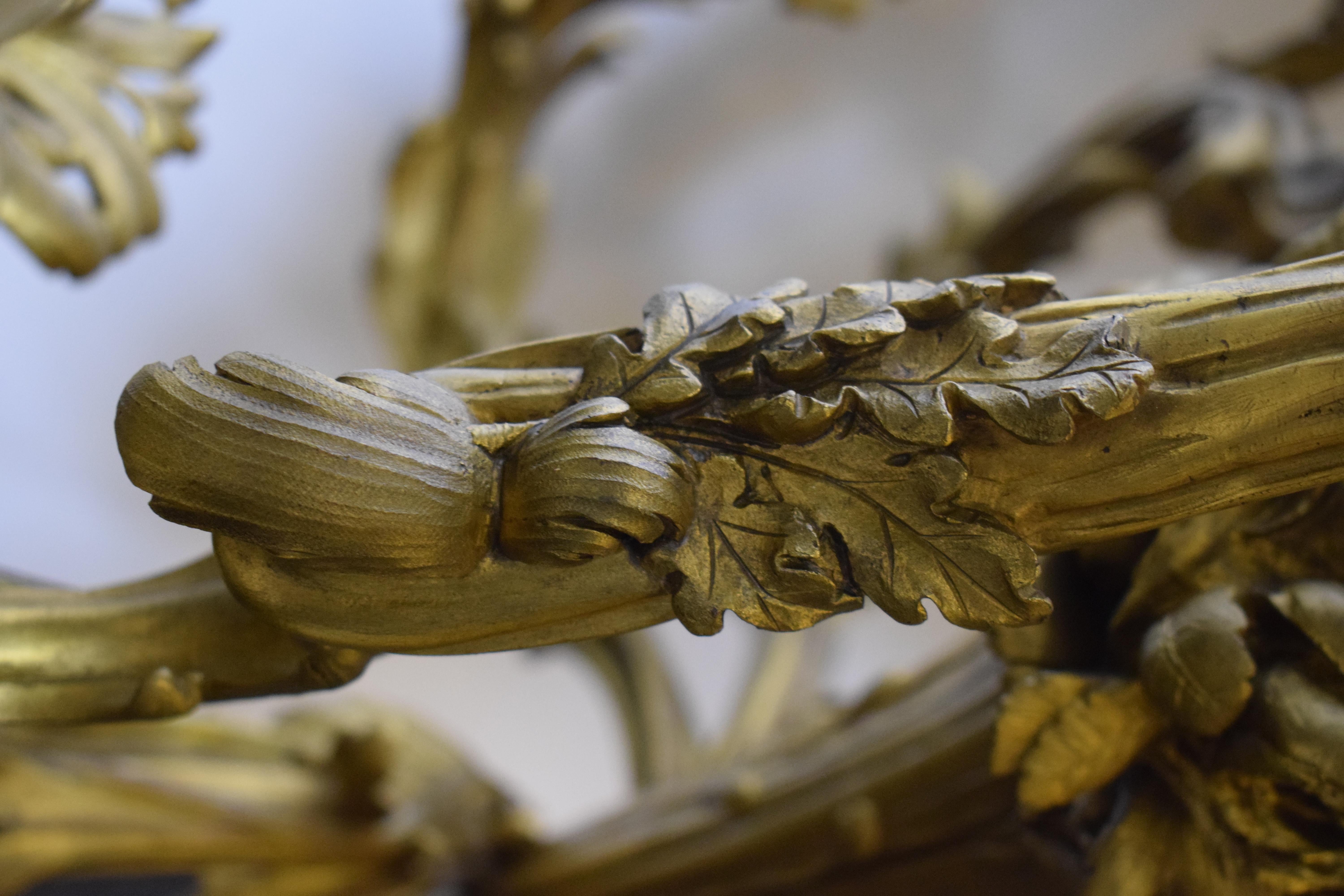 Kronleuchter aus vergoldeter Bronze im Louis-XV-Stil. im Angebot 10