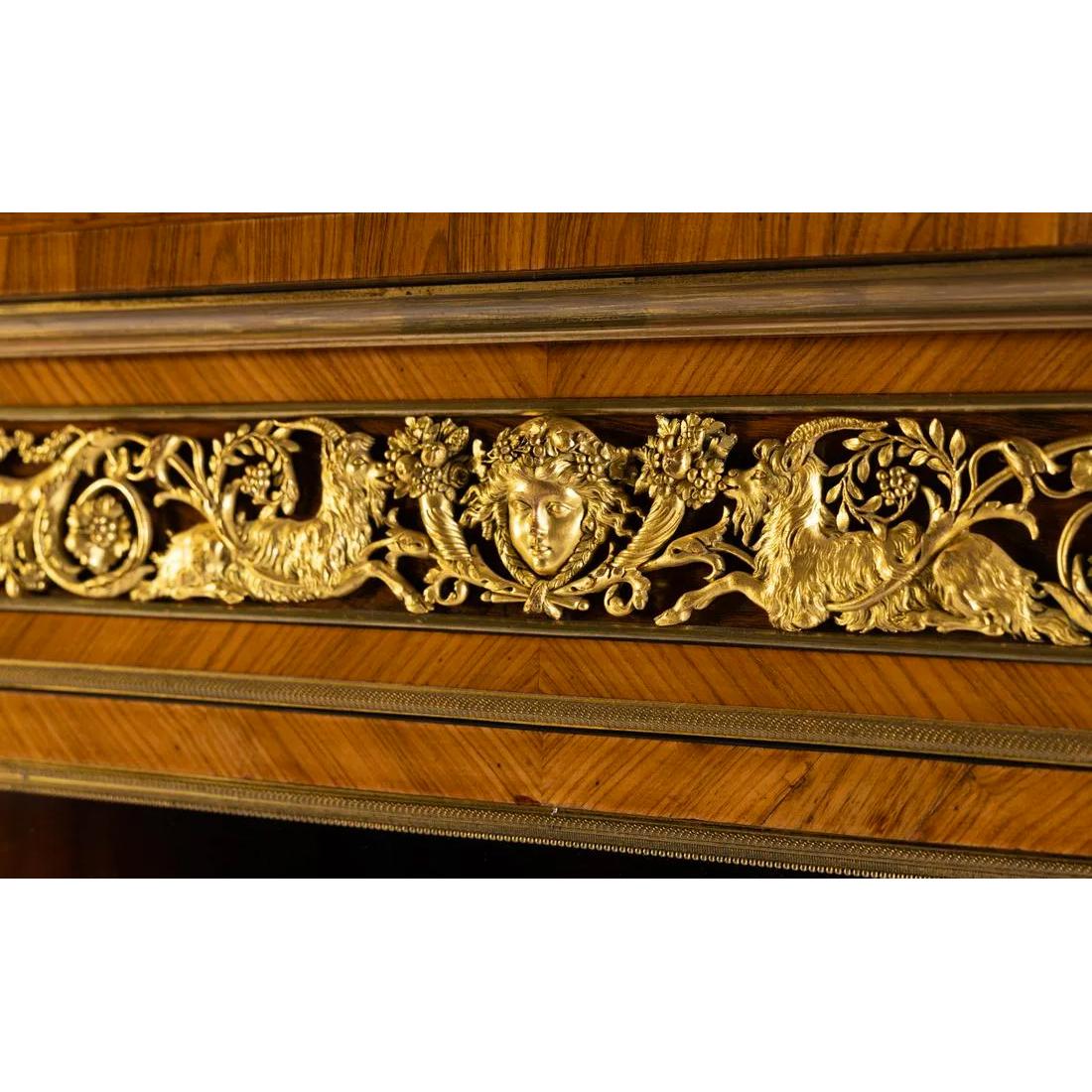 Vergoldete Bronze Louis XVI-Stil Kabinett Attrib. François Linke  (19. Jahrhundert) im Angebot