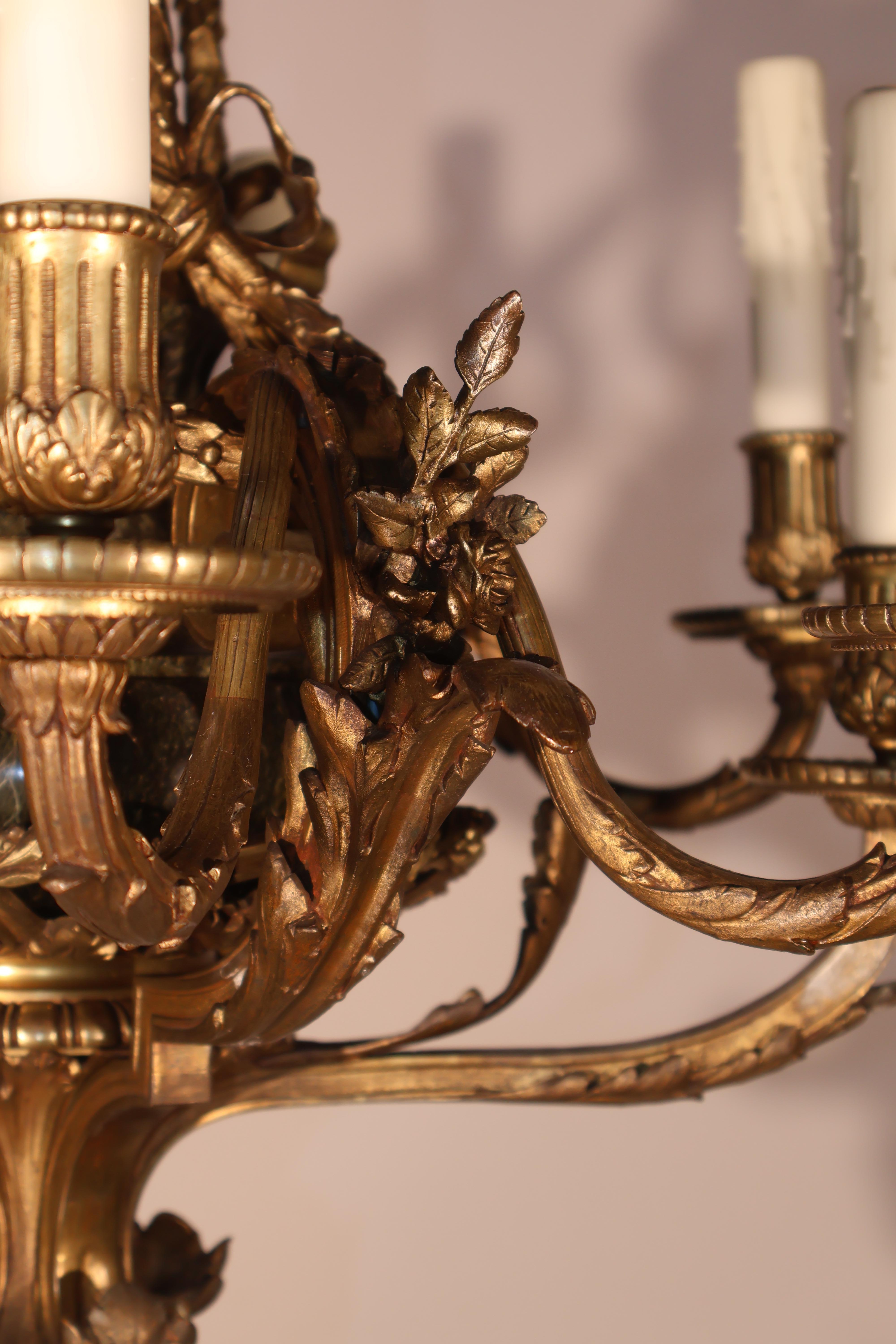 Kronleuchter aus vergoldeter Bronze und Marmor im Zustand „Gut“ im Angebot in Atlanta, GA