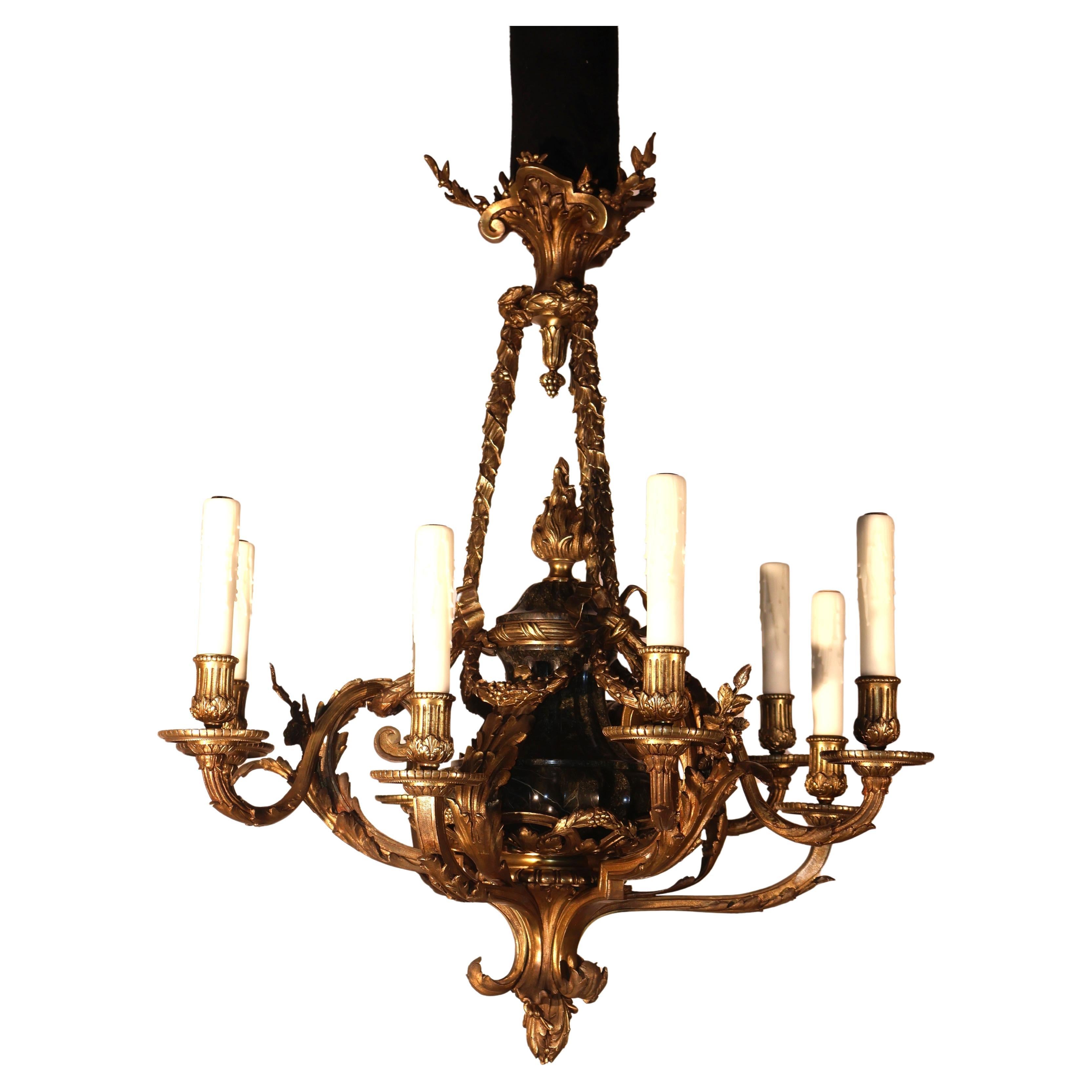 Kronleuchter aus vergoldeter Bronze und Marmor im Angebot
