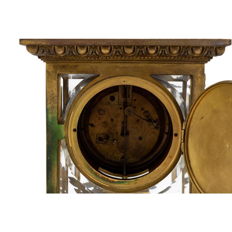 Français Horloge de manteau Fleur de Pecher en bronze doré et marbre en vente