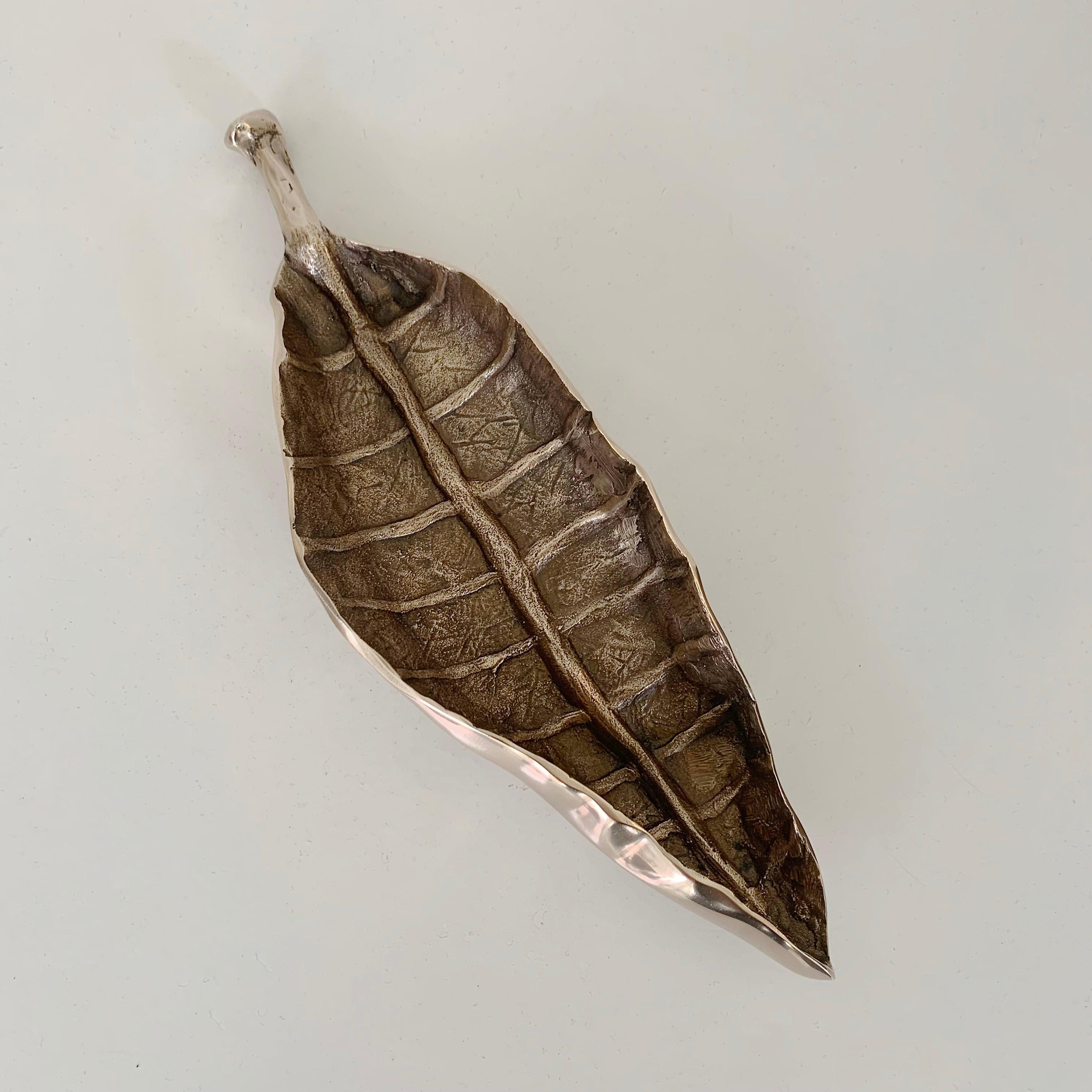 Gilt Bronze Mid-Century Decorative Leaf Vide-Poche, circa 1970, France. For Sale 4