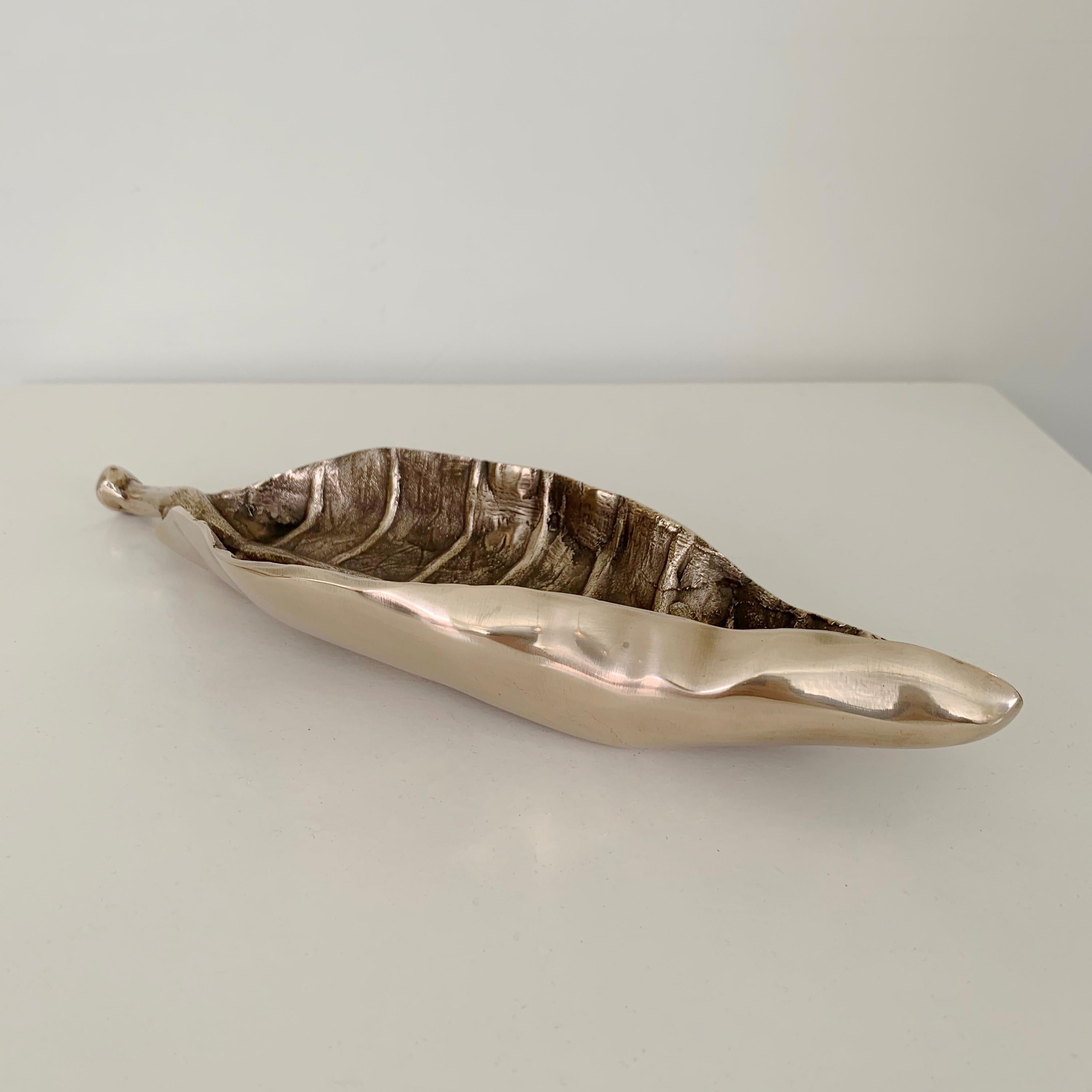 Gilt Bronze Mid-Century Decorative Leaf Vide-Poche, circa 1970, France. For Sale 5