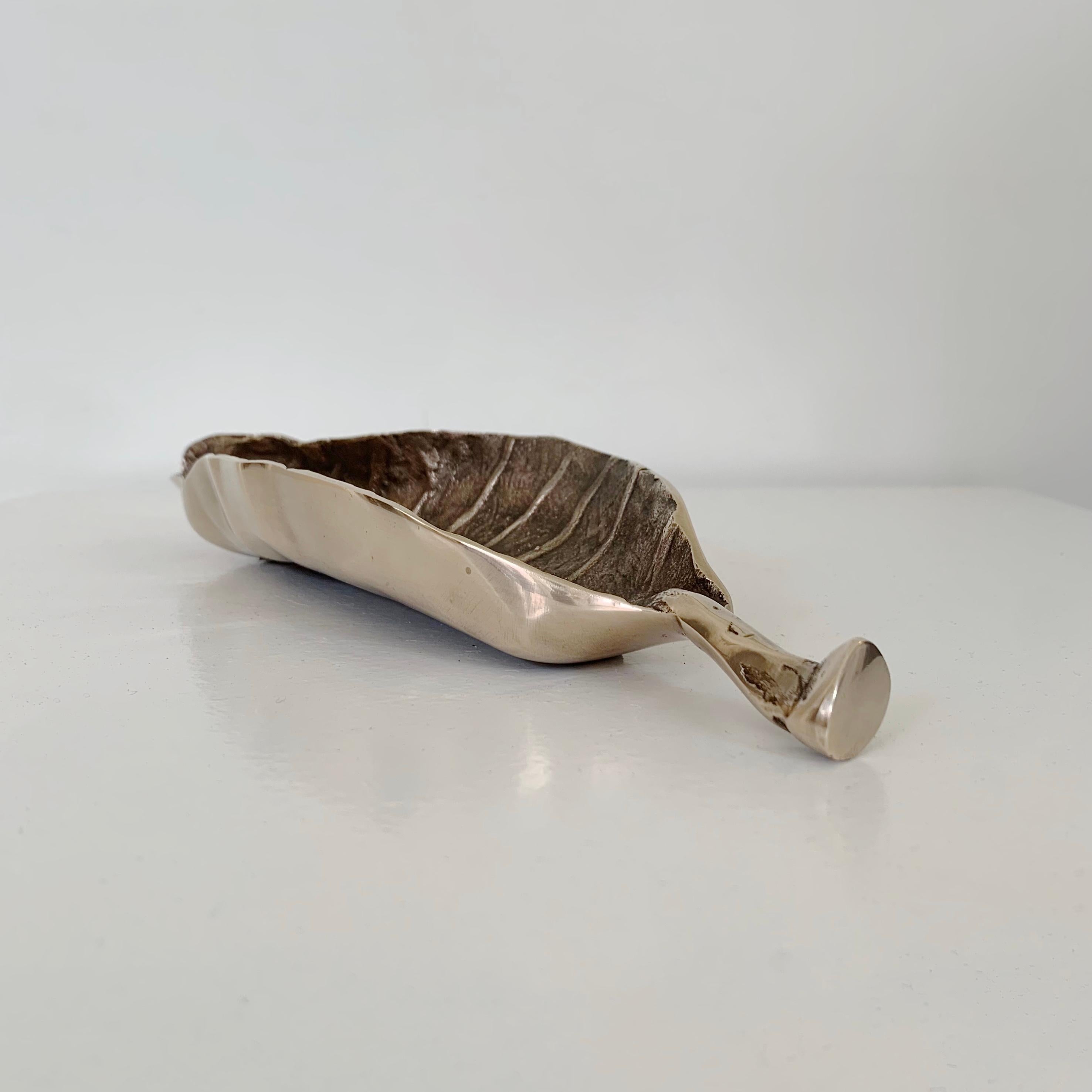 Gilt Bronze Mid-Century Decorative Leaf Vide-Poche, circa 1970, France. For Sale 6