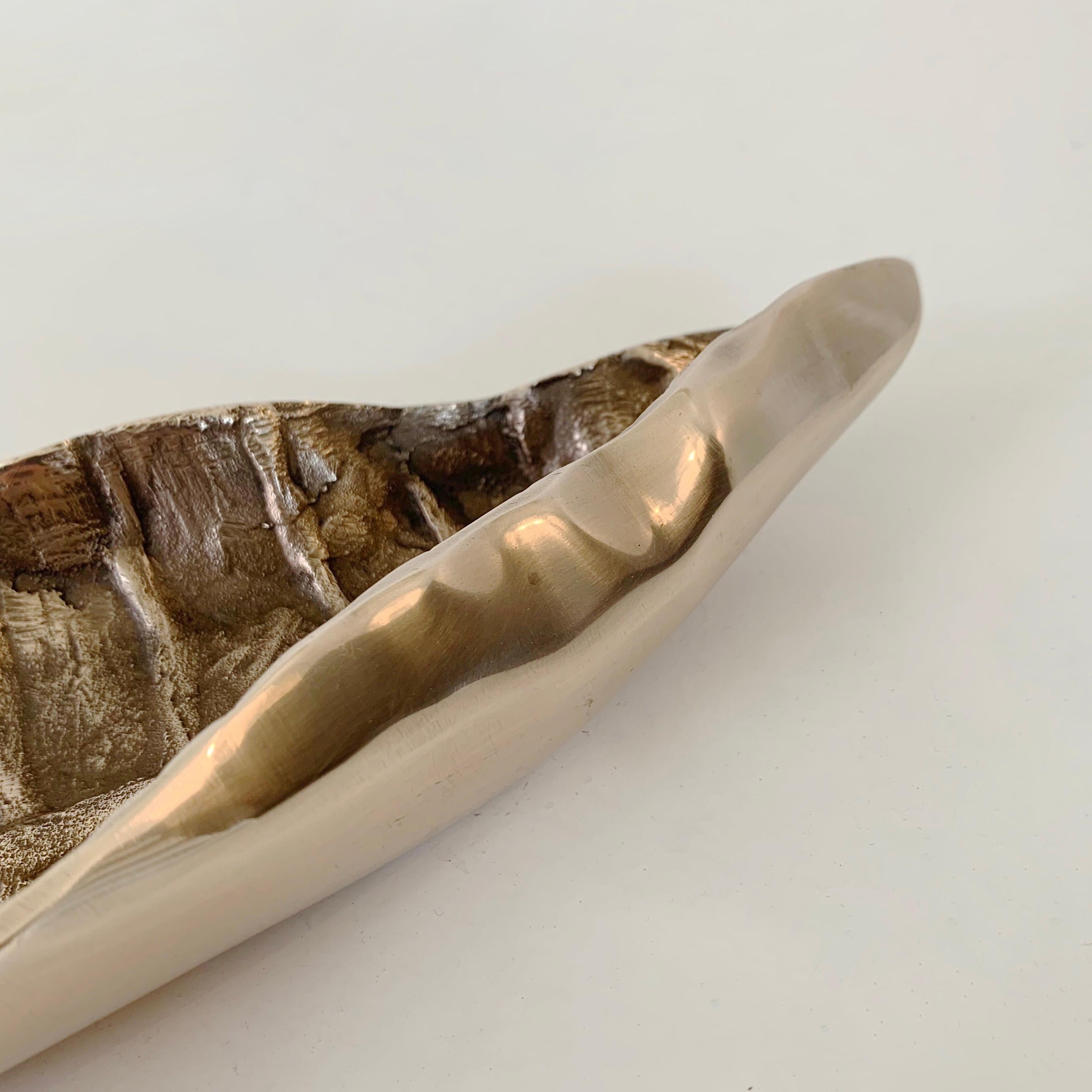 Gilt Bronze Mid-Century Decorative Leaf Vide-Poche, circa 1970, France. 7