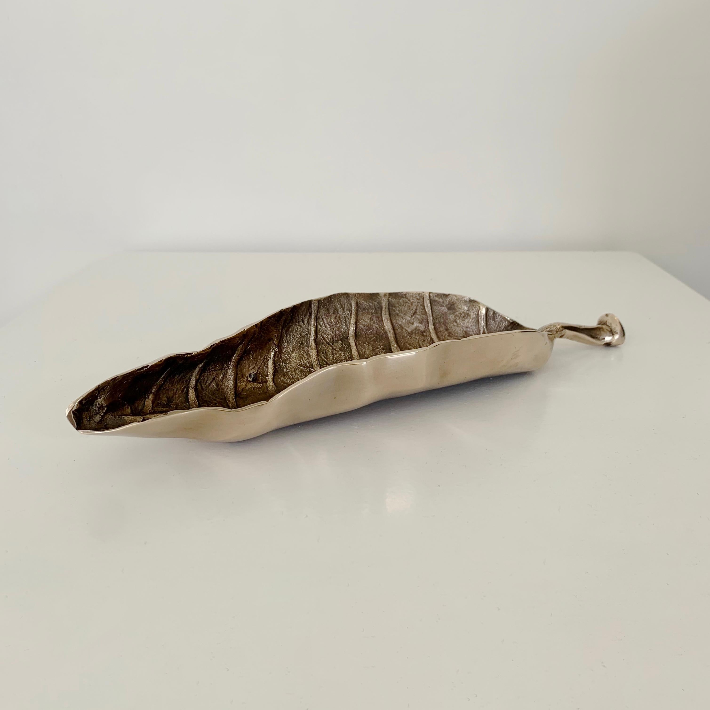 French Gilt Bronze Mid-Century Decorative Leaf Vide-Poche, circa 1970, France. For Sale