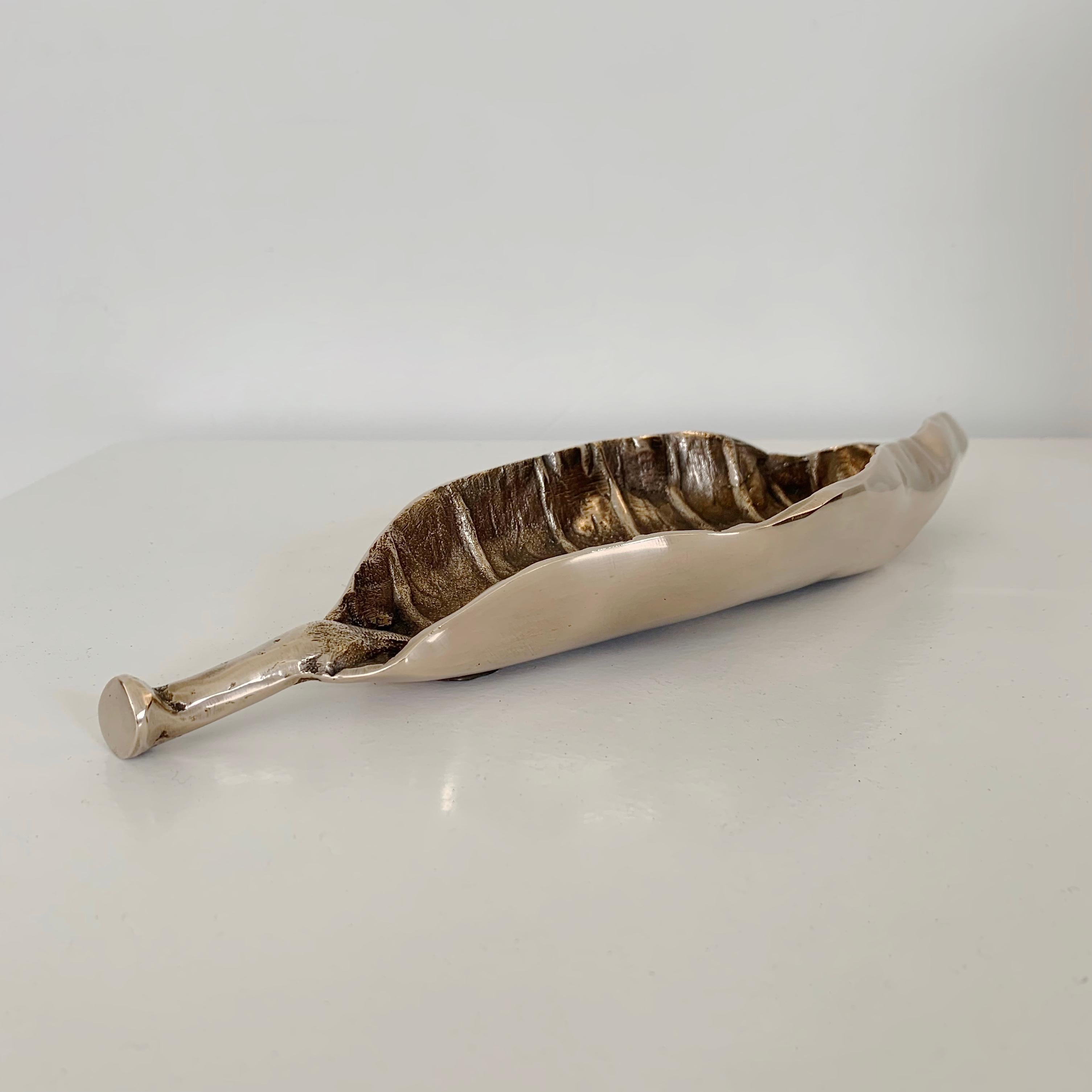 Gilt Bronze Mid-Century Decorative Leaf Vide-Poche, circa 1970, France. In Good Condition For Sale In Brussels, BE