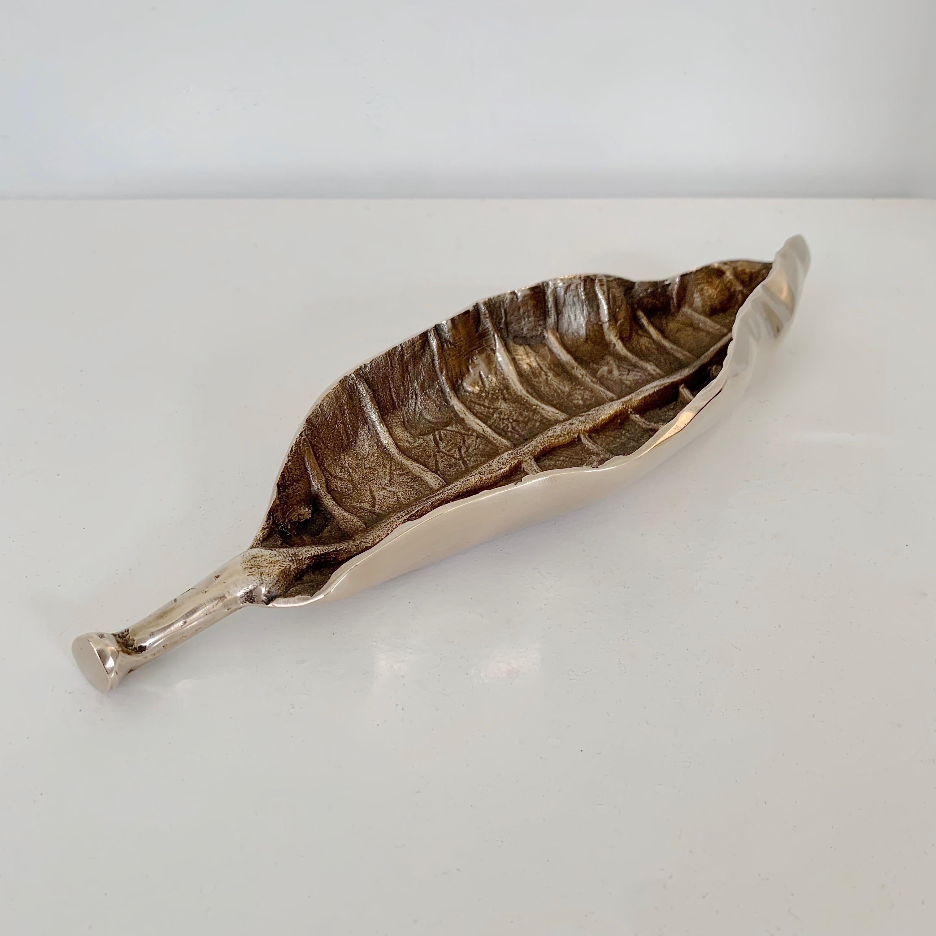 Late 20th Century Gilt Bronze Mid-Century Decorative Leaf Vide-Poche, circa 1970, France.