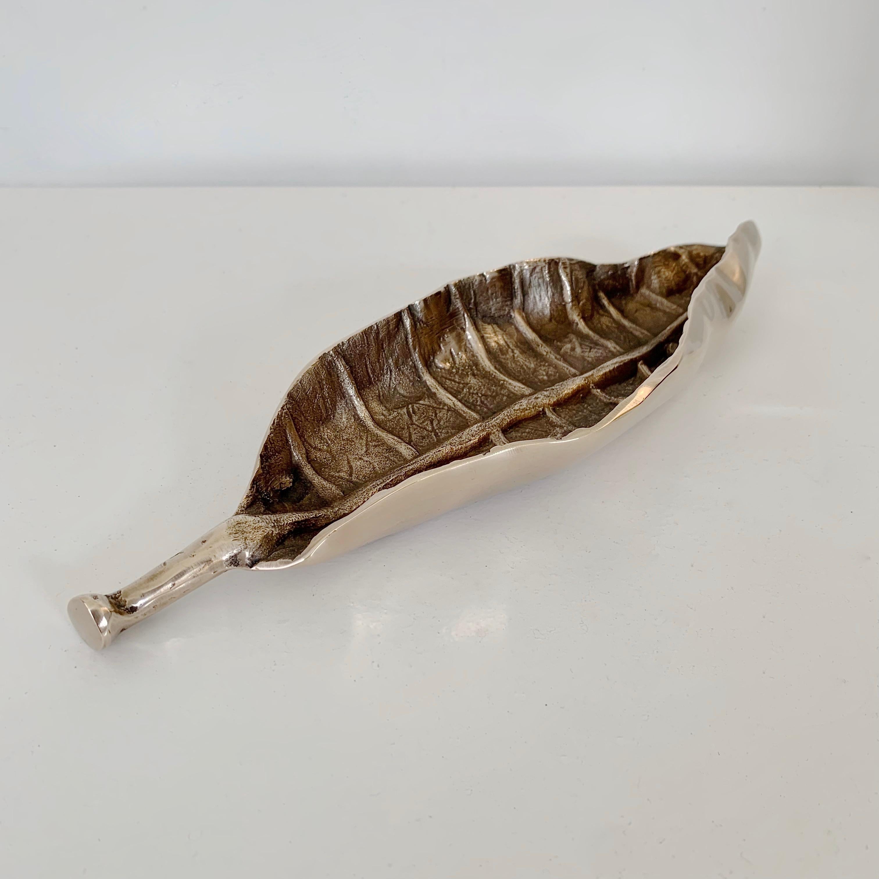 Late 20th Century Gilt Bronze Mid-Century Decorative Leaf Vide-Poche, circa 1970, France. For Sale