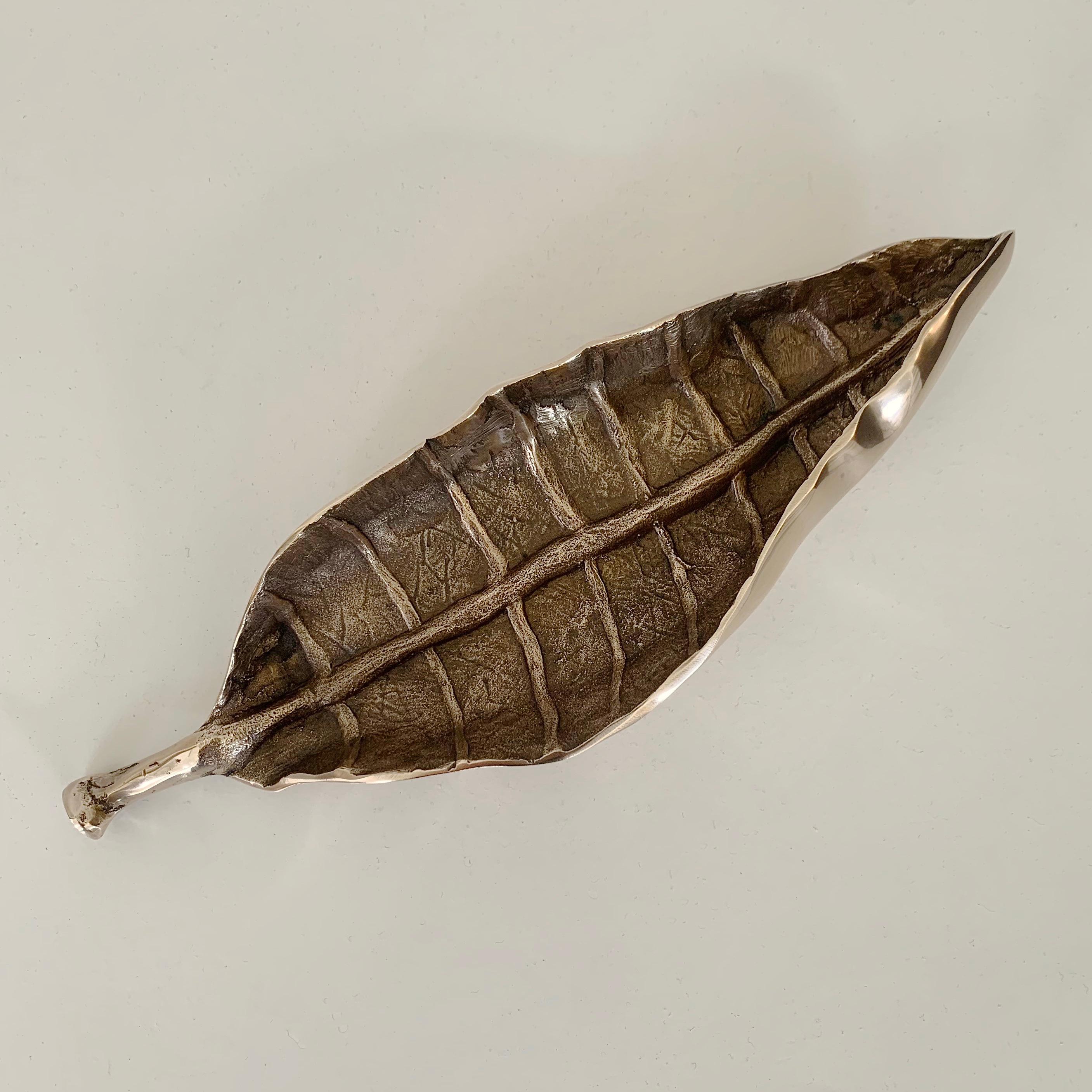 Gilt Bronze Mid-Century Decorative Leaf Vide-Poche, circa 1970, France. For Sale 3