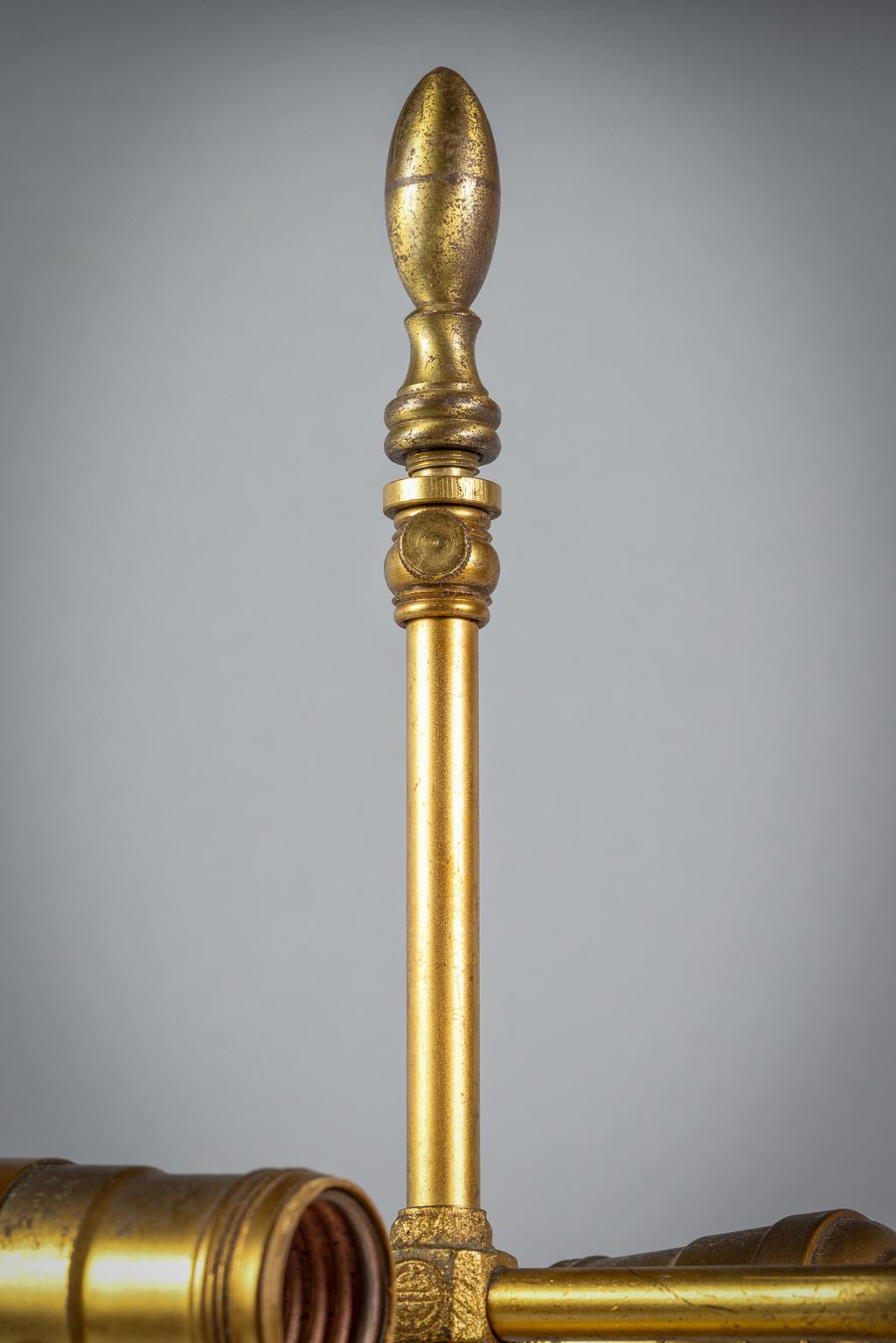Lampe céladon chinoise montée sur bronze doré et datant d'environ 1600 en vente 2