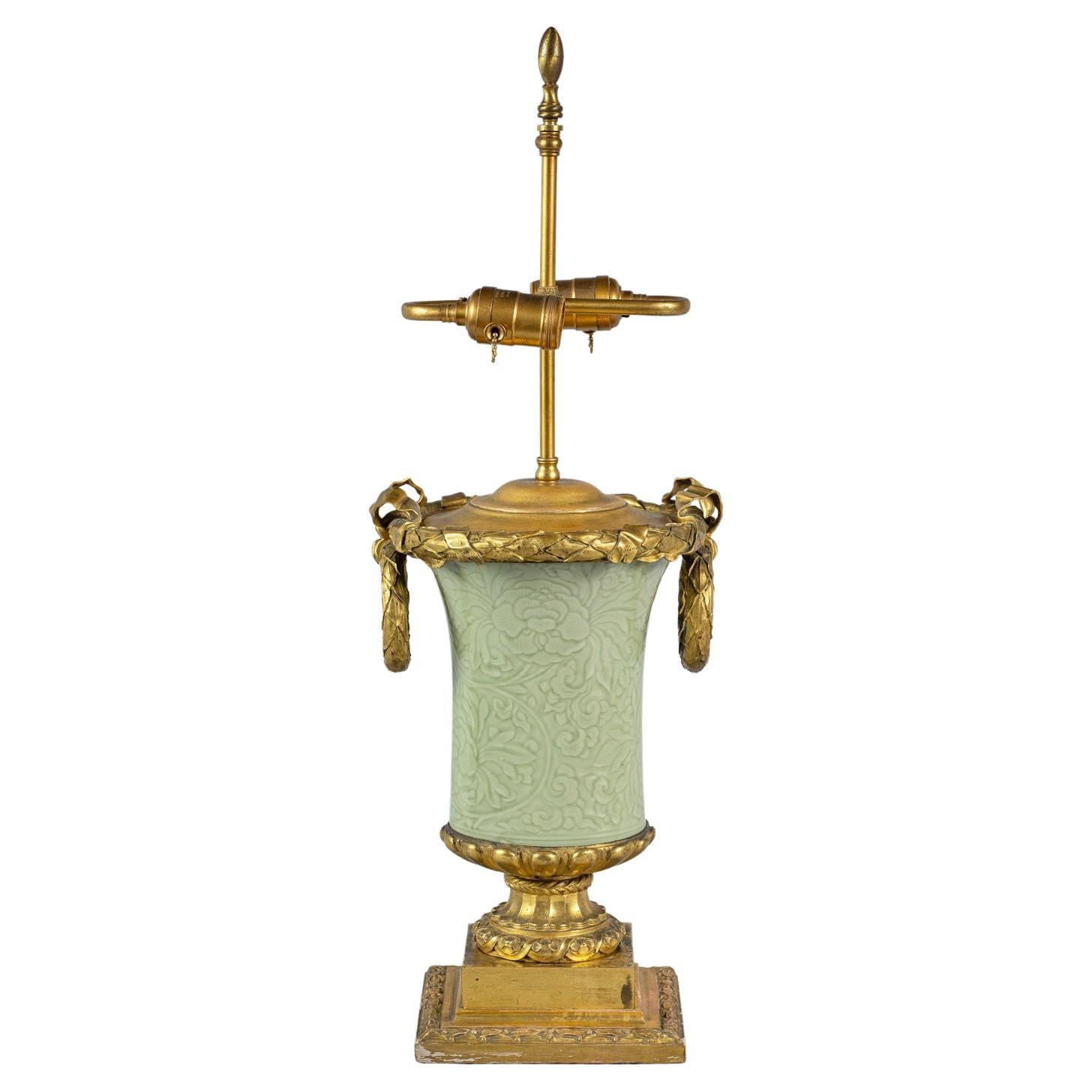 Vergoldete, in Bronze gefasste und chinesische Celadon-Lampe, um 1600