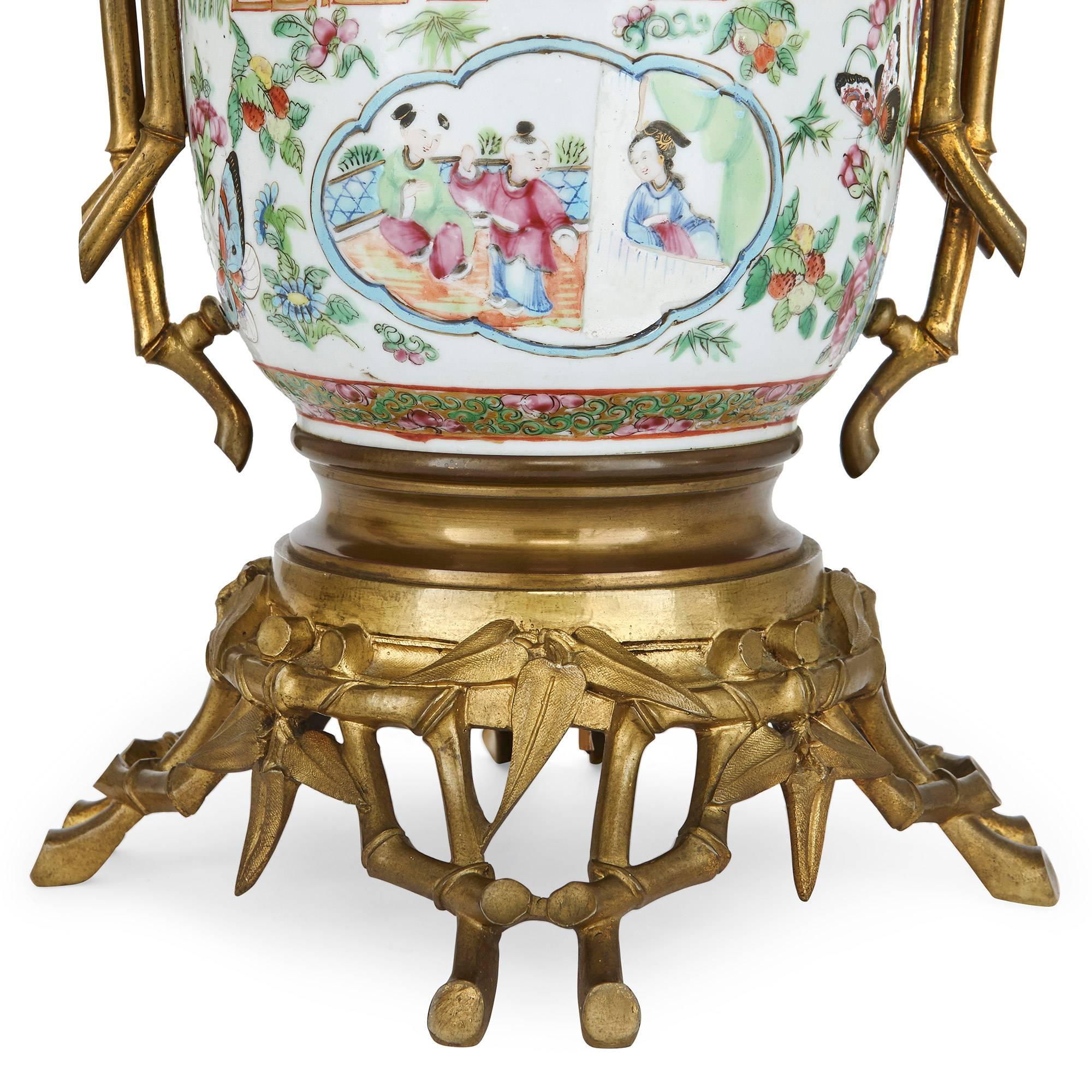 Chinesische Famille-Rose-Porzellanlampen aus vergoldeter Bronze, montiert, Kanton im Zustand „Gut“ im Angebot in London, GB