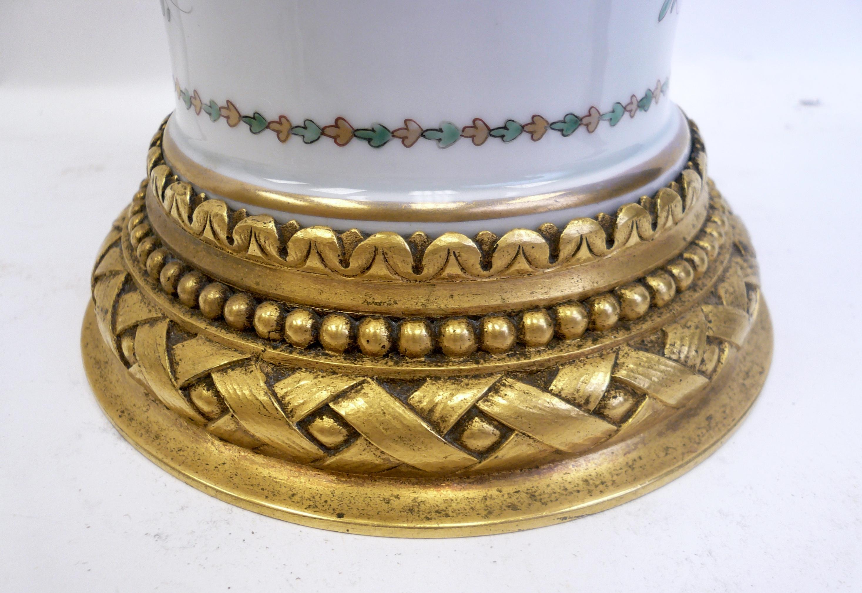 Porcelaine Lampe chinoise d'exportation en porcelaine et bronze doré, par E. F. Caldwell en vente