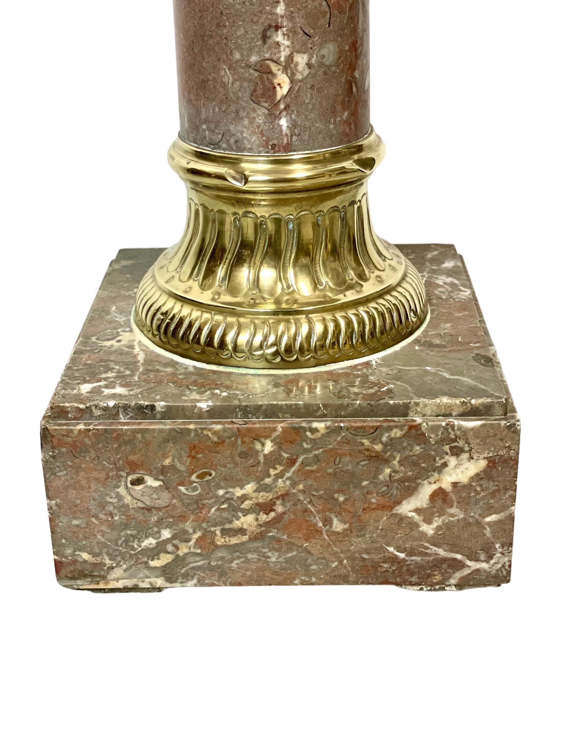Louis XVI Deep Red Marble Pedestal mit vergoldeter Bronze  im Angebot 2